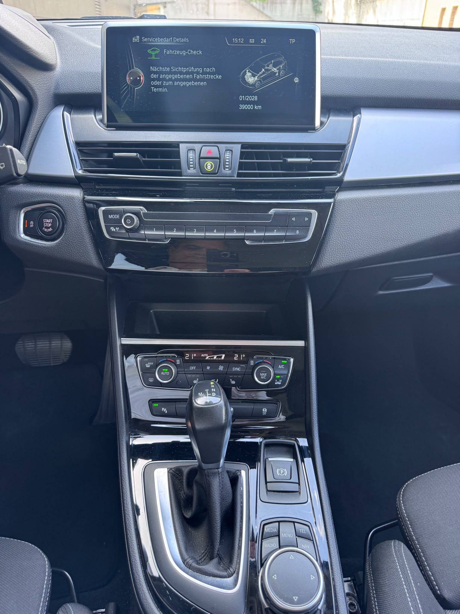 BMW 220i Active Tourer Steptronic-image-9