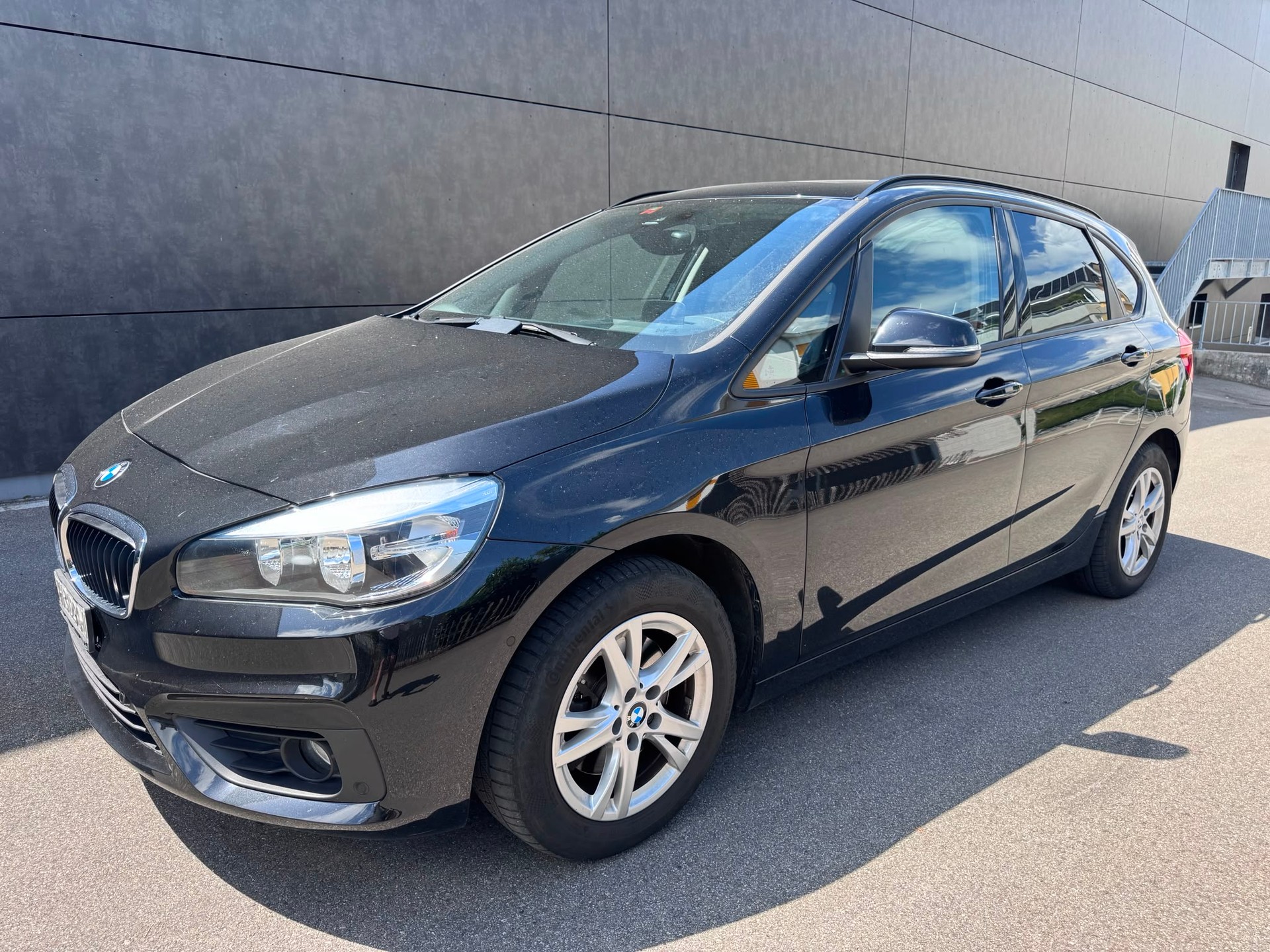 BMW 220i Active Tourer Steptronic-image-1