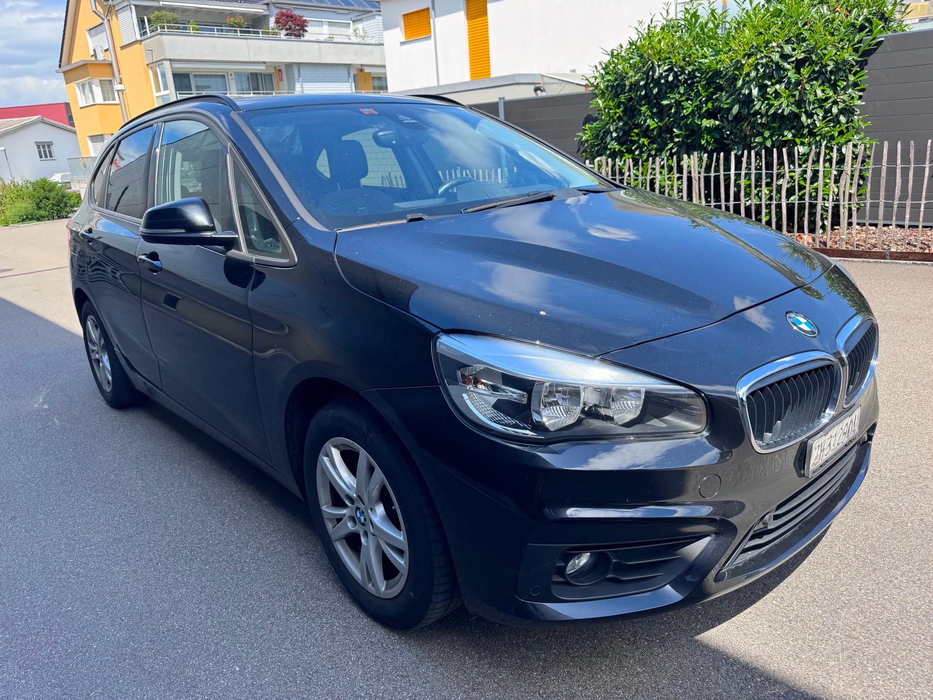 BMW 220i Active Tourer Steptronic-image-2