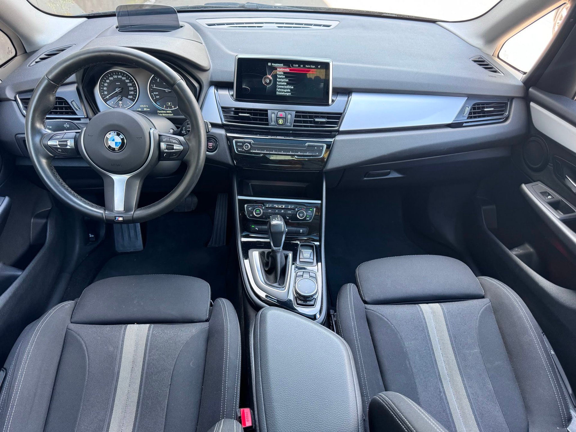 BMW 220i Active Tourer Steptronic-image-7