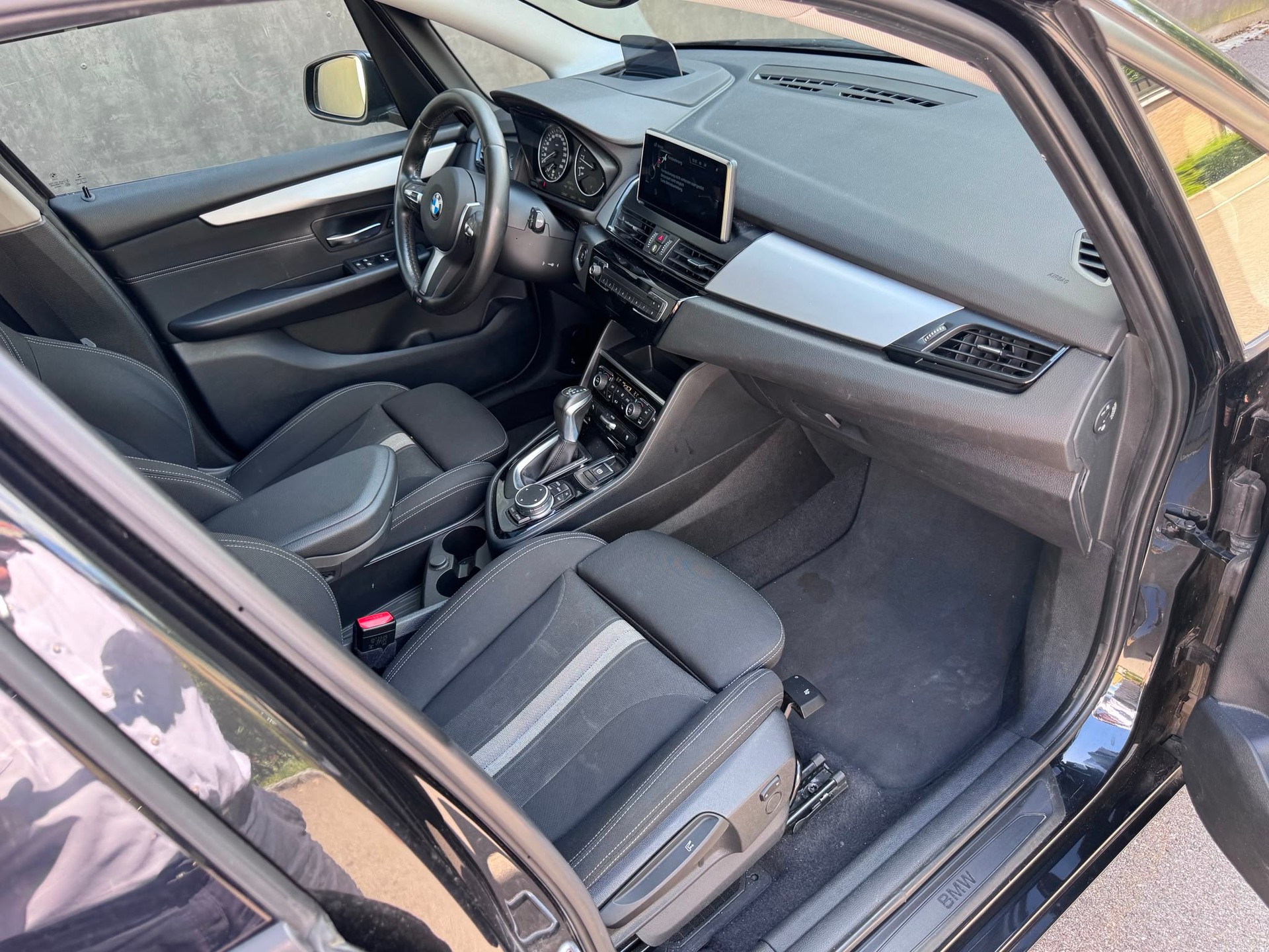 BMW 220i Active Tourer Steptronic-image-8