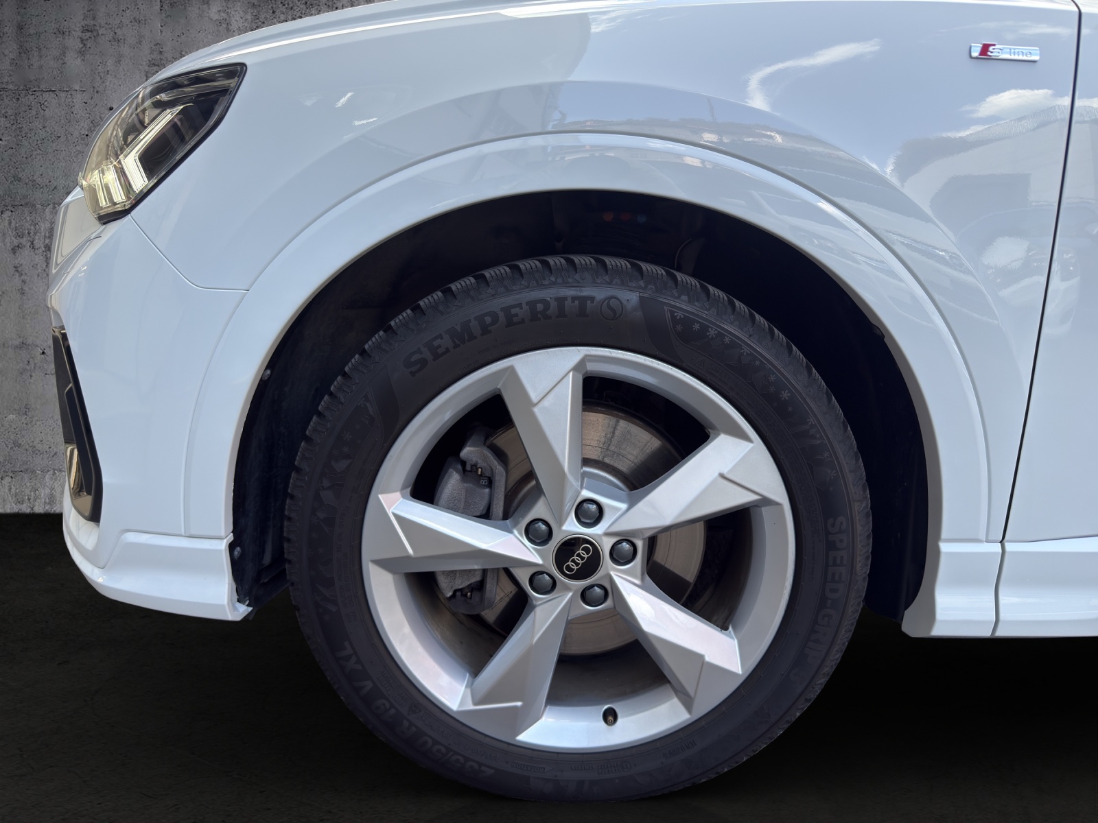 AUDI Q3 40 TDI S line quattro S-tronic *CH-FZG / Gratisservice / Garantie*-image-4