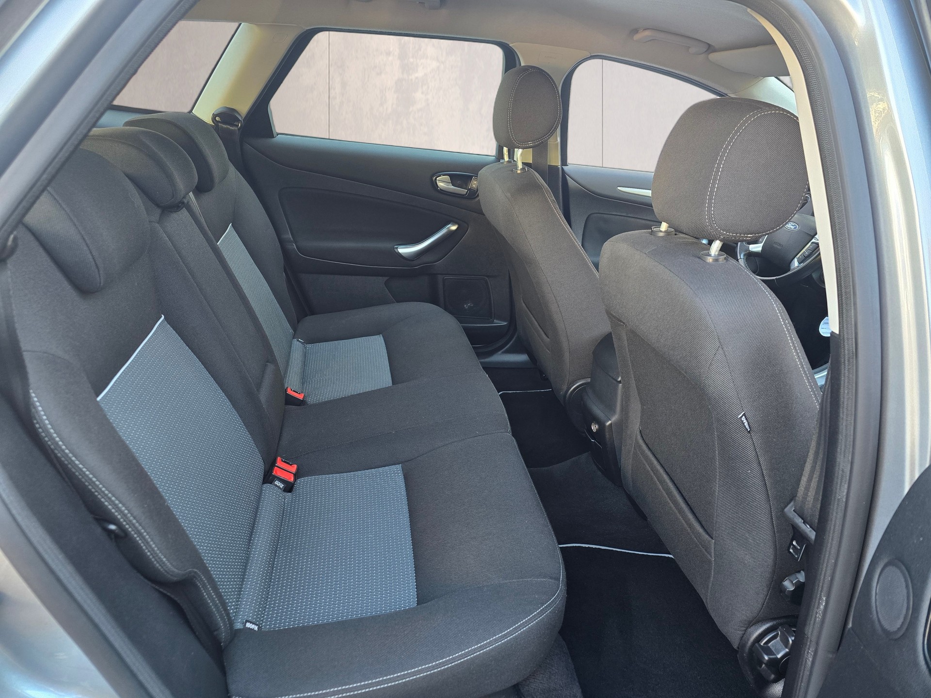 FORD Mondeo 2.0 EcoBoost SCTi Ghia PowerShift-image-19