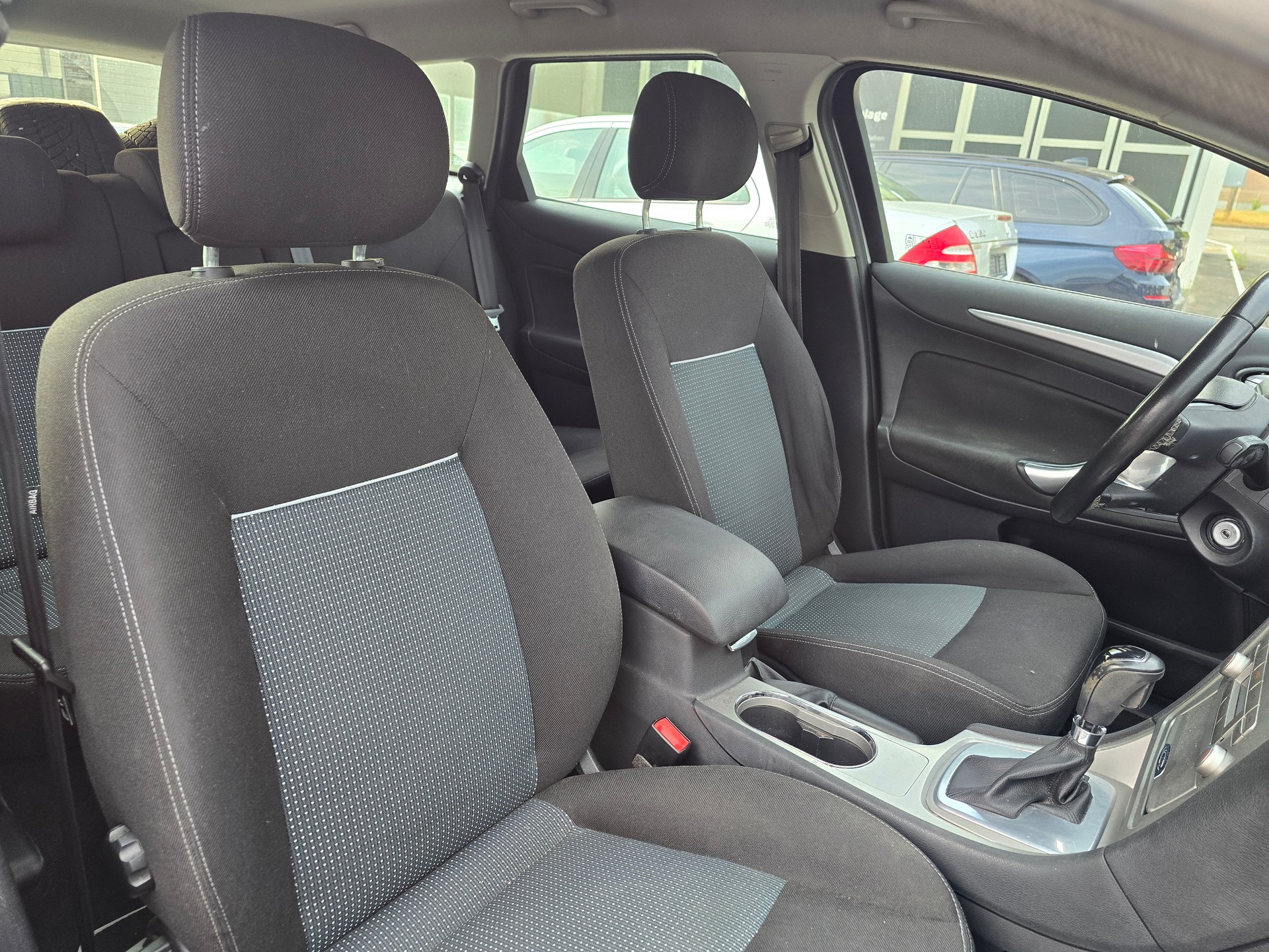 FORD Mondeo 2.0 EcoBoost SCTi Ghia PowerShift-image-8