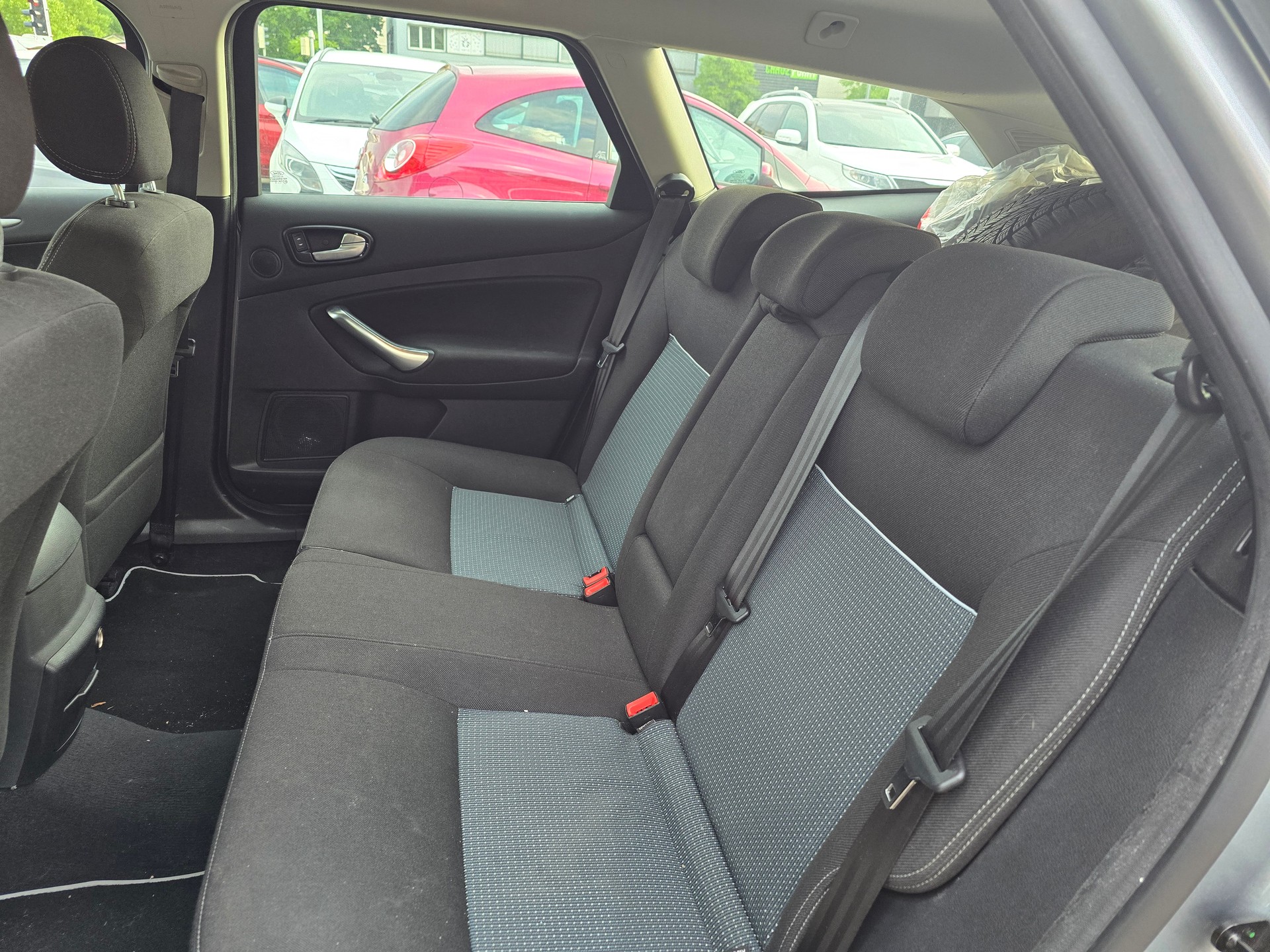 FORD Mondeo 2.0 EcoBoost SCTi Ghia PowerShift-image-10