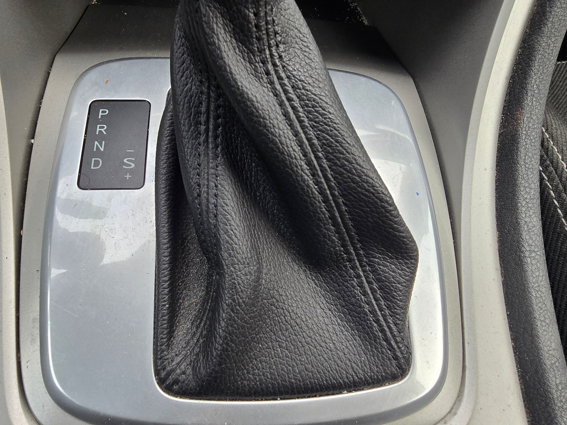 FORD Mondeo 2.0 EcoBoost SCTi Ghia PowerShift-image-9