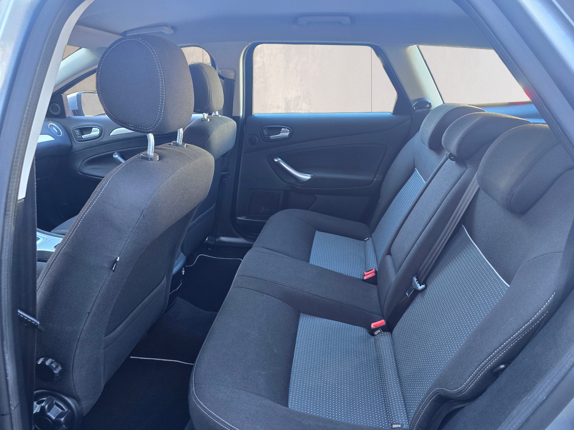 FORD Mondeo 2.0 EcoBoost SCTi Ghia PowerShift-image-18