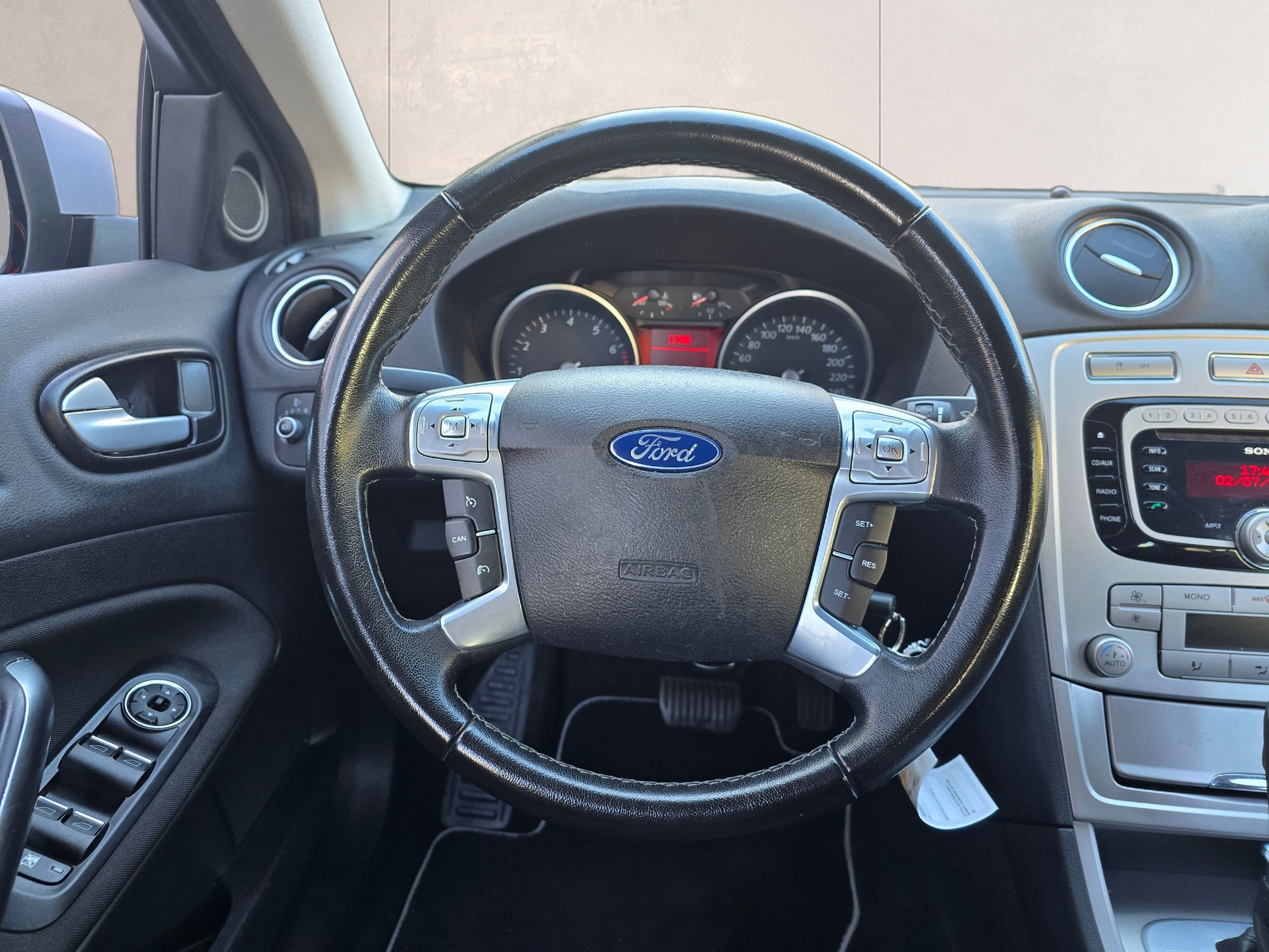 FORD Mondeo 2.0 EcoBoost SCTi Ghia PowerShift-image-13