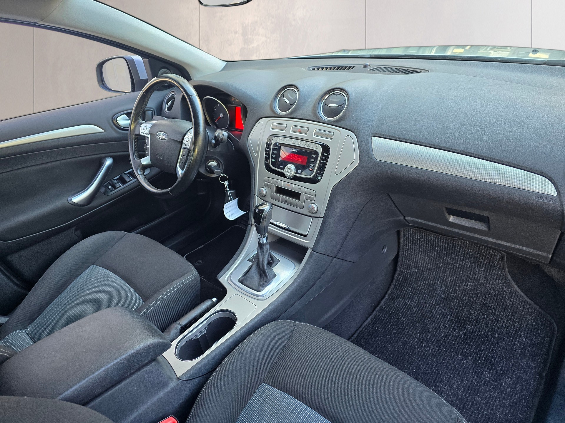 FORD Mondeo 2.0 EcoBoost SCTi Ghia PowerShift-image-15