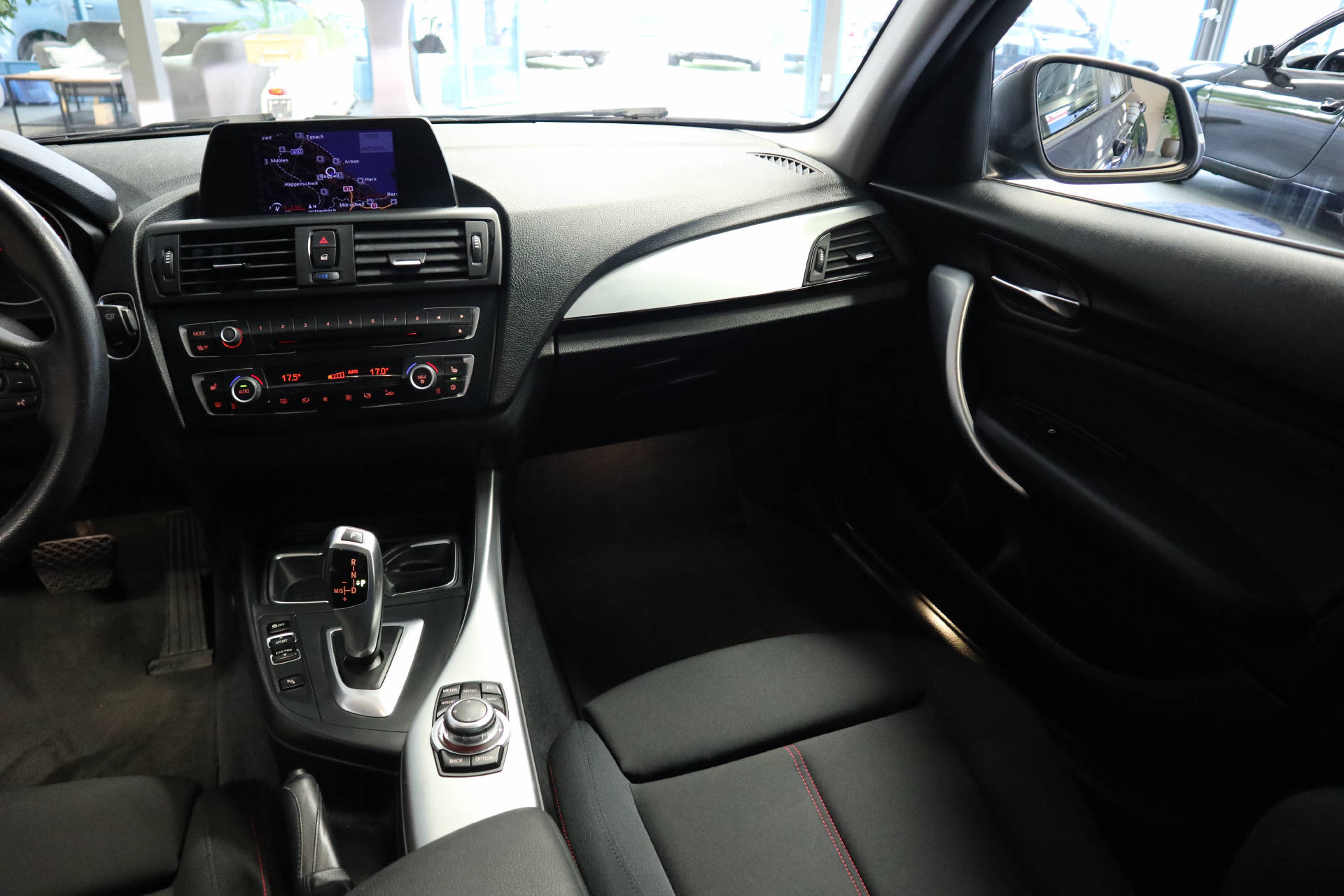 BMW 116i Sport Line-image-13