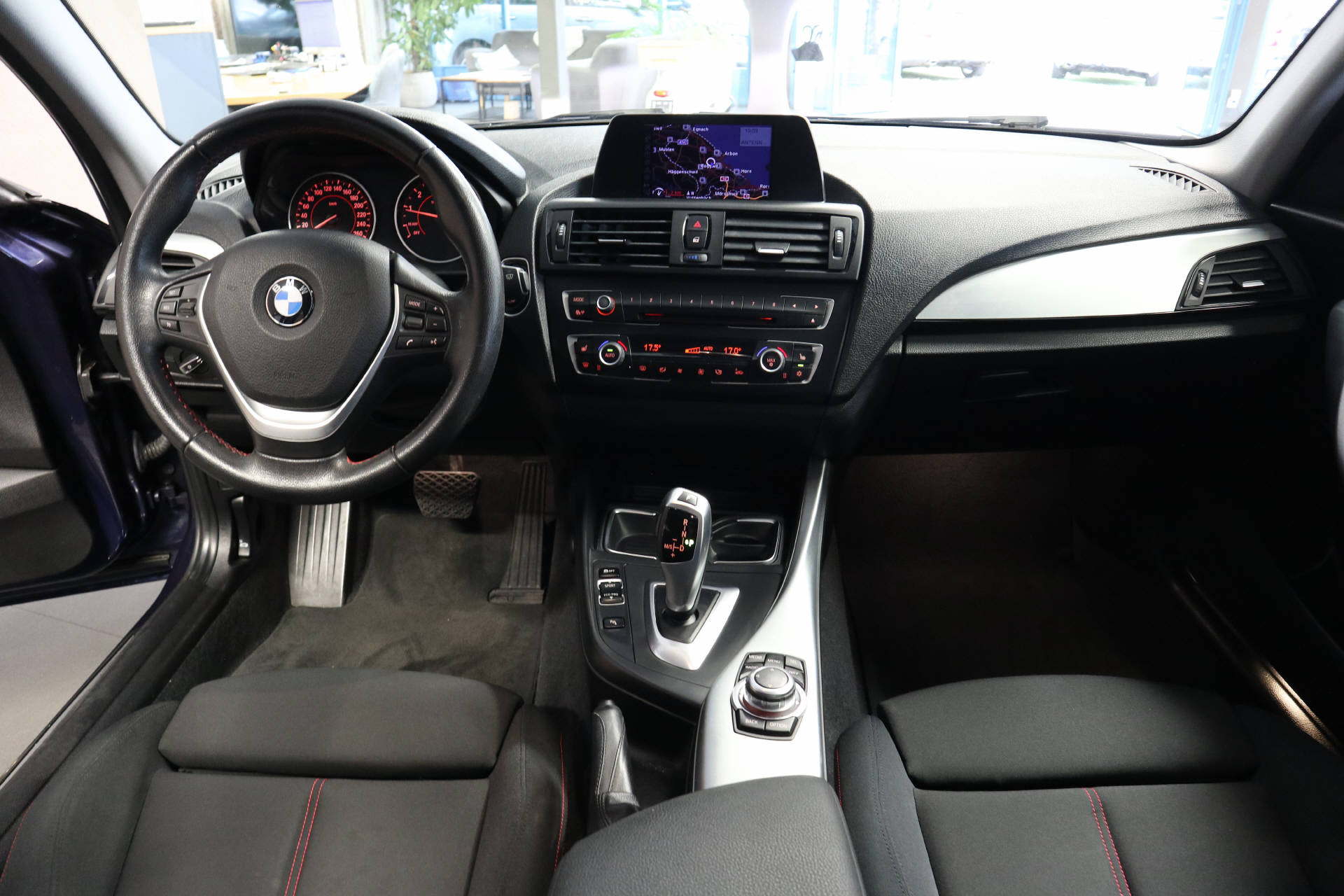 BMW 116i Sport Line-image-12