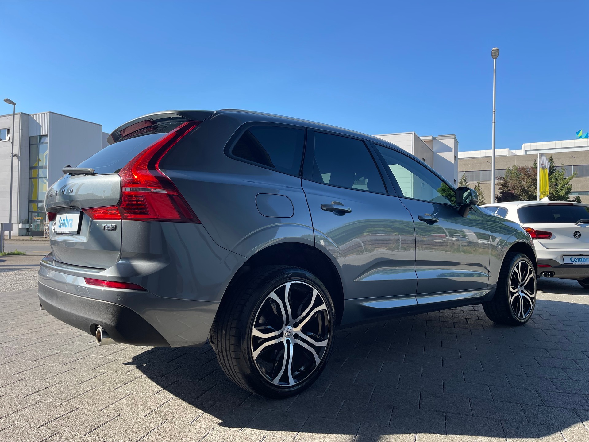 VOLVO XC60 T5 AWD Momentum Geartronic-image-4