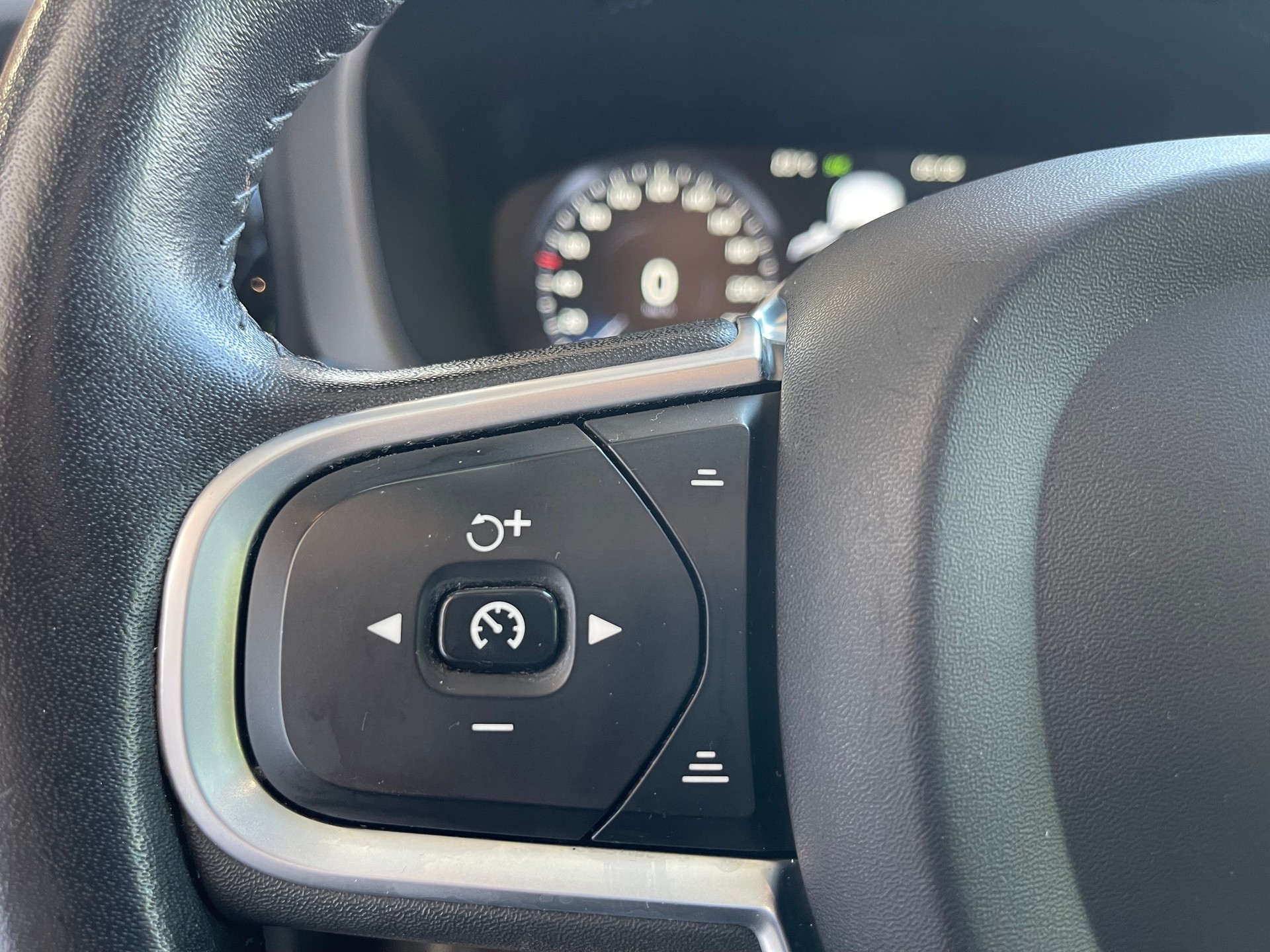VOLVO XC60 T5 AWD Momentum Geartronic-image-11