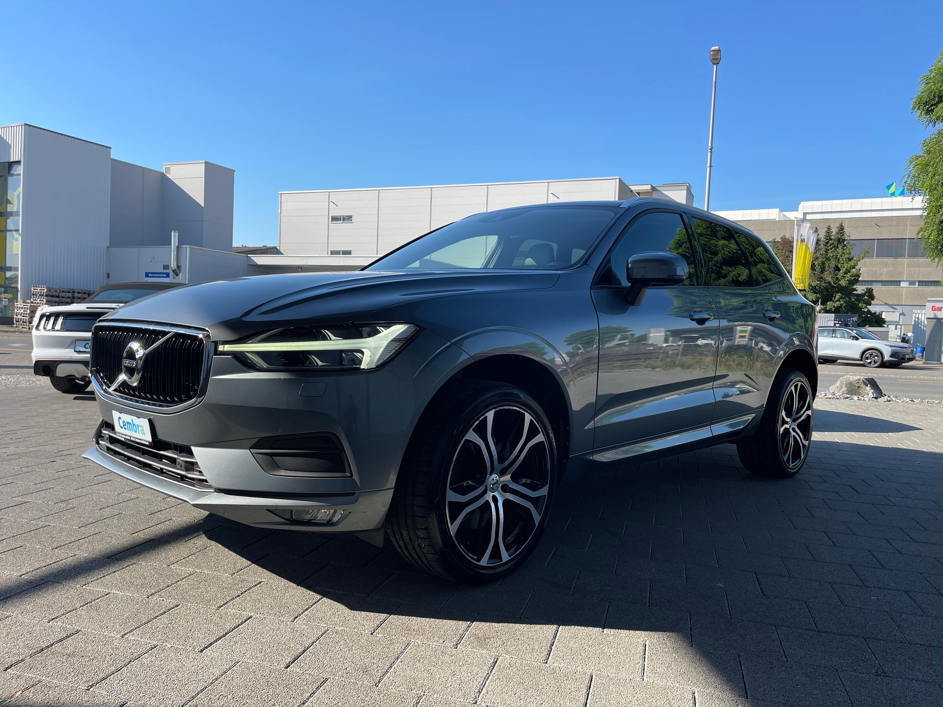 VOLVO XC60 T5 AWD Momentum Geartronic-image-0