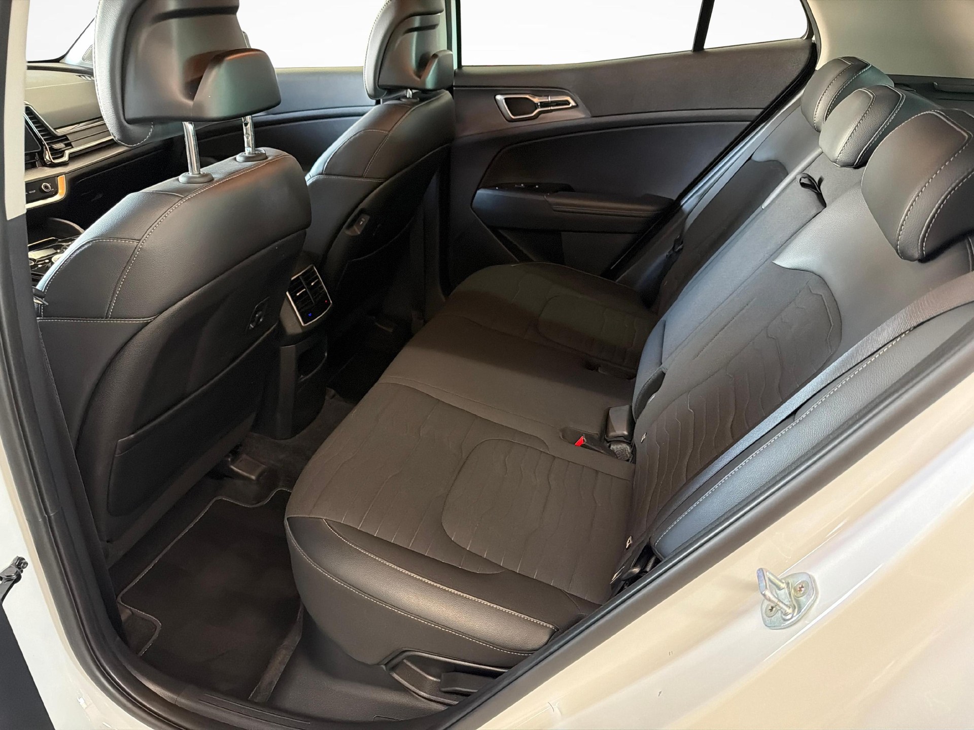 KIA Sportage 1.6 T-GDi Hybrid Power Edition-image-17