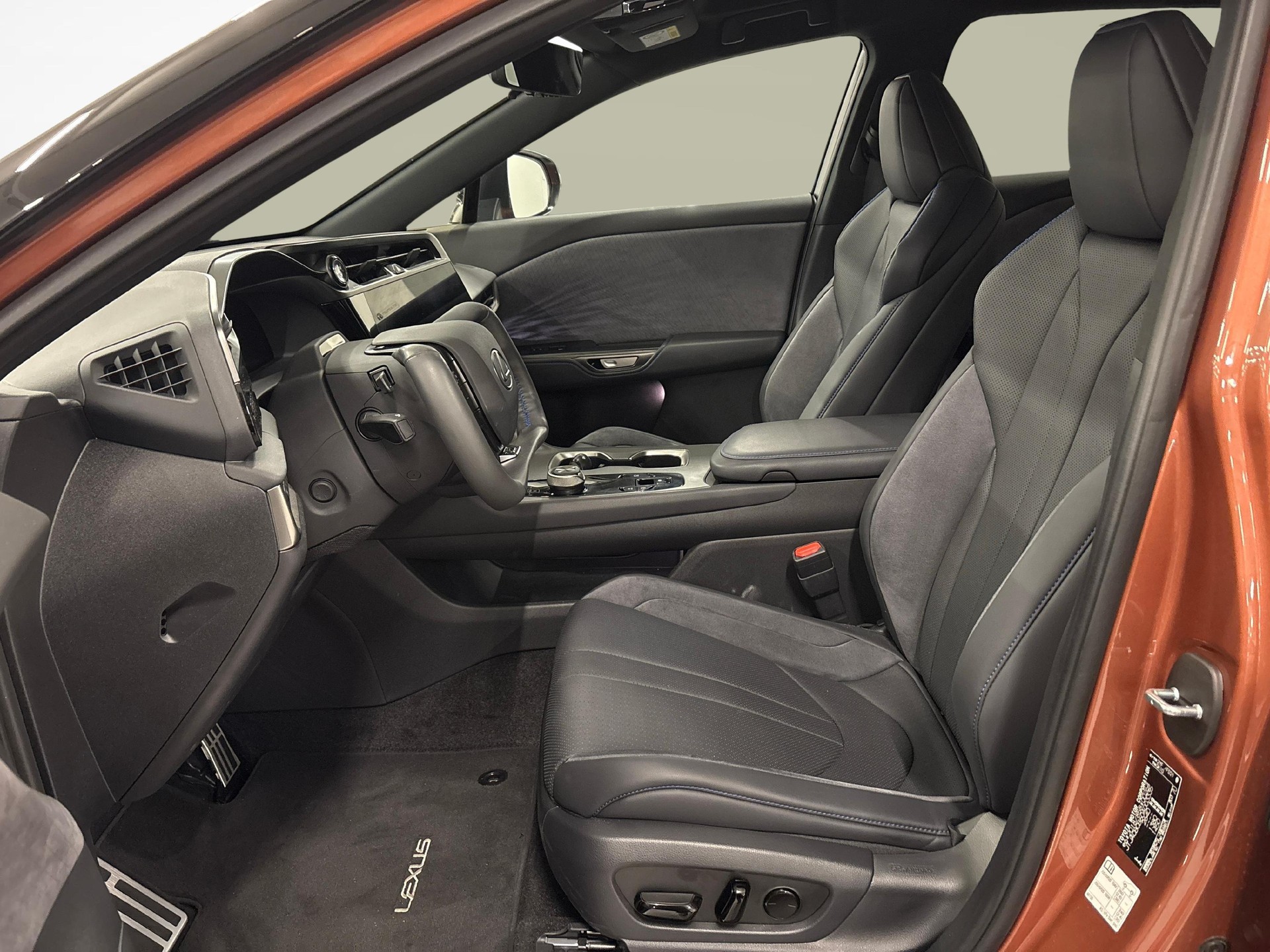 LEXUS RZ 550e F Sport-image-9