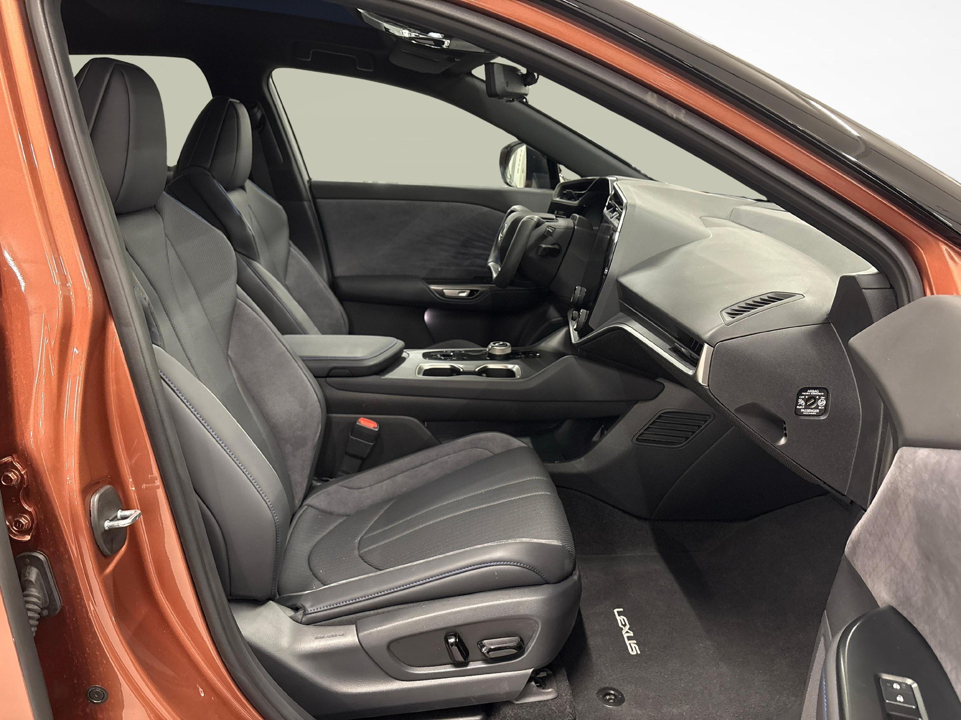 LEXUS RZ 550e F Sport-image-11