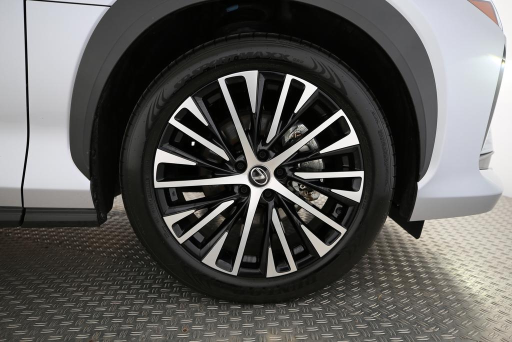LEXUS RZ 450e Comfort-image-12