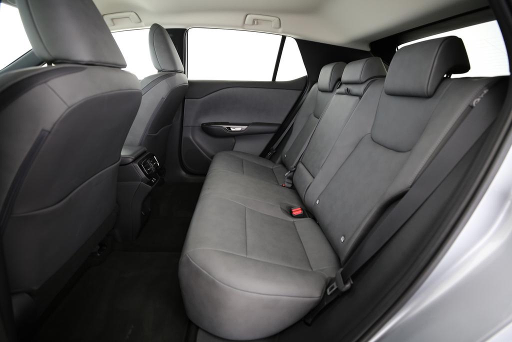 LEXUS RZ 450e Comfort-image-10