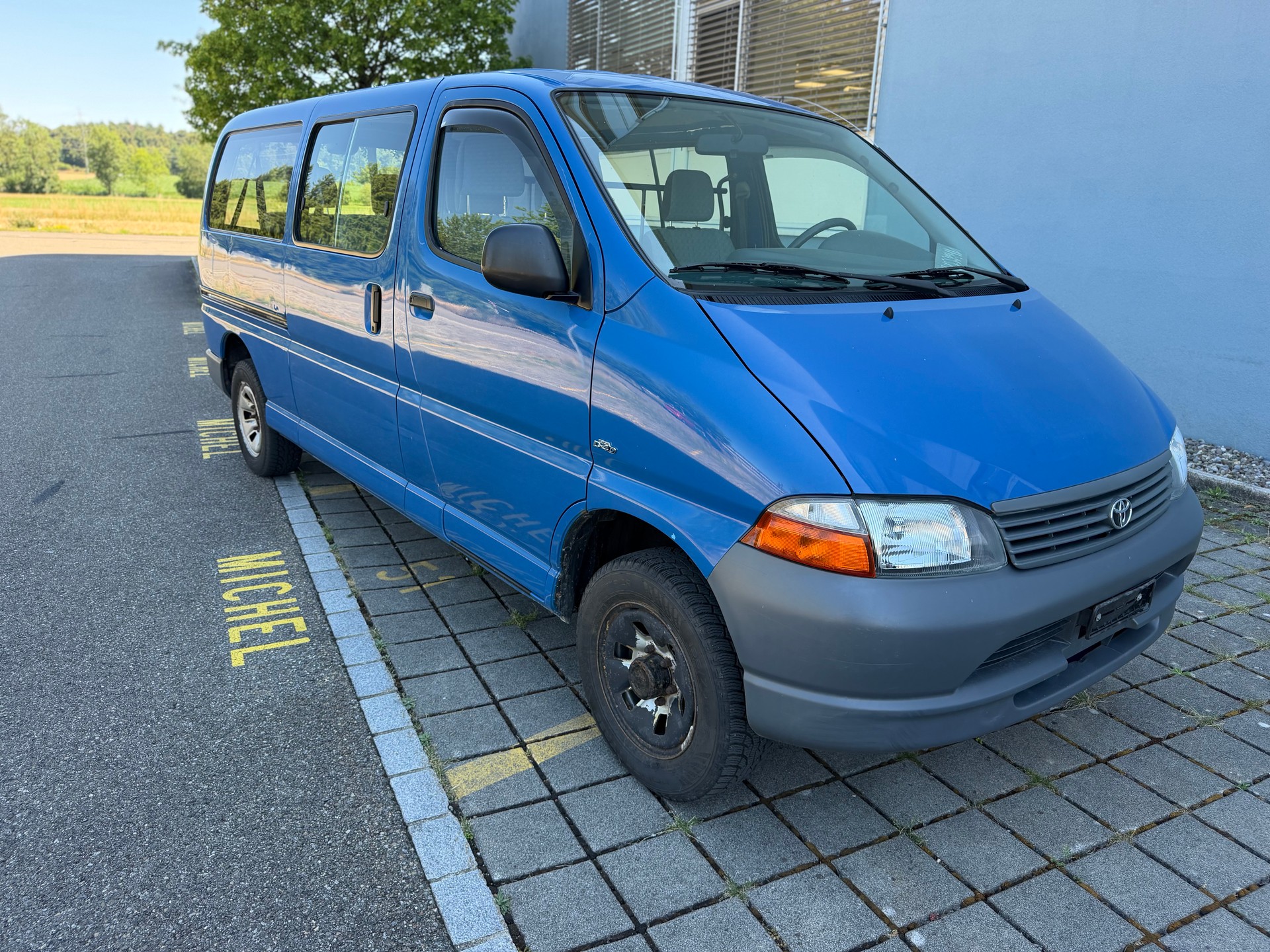 TOYOTA Hiace D-4D LWB 4WD Kombi-image-2