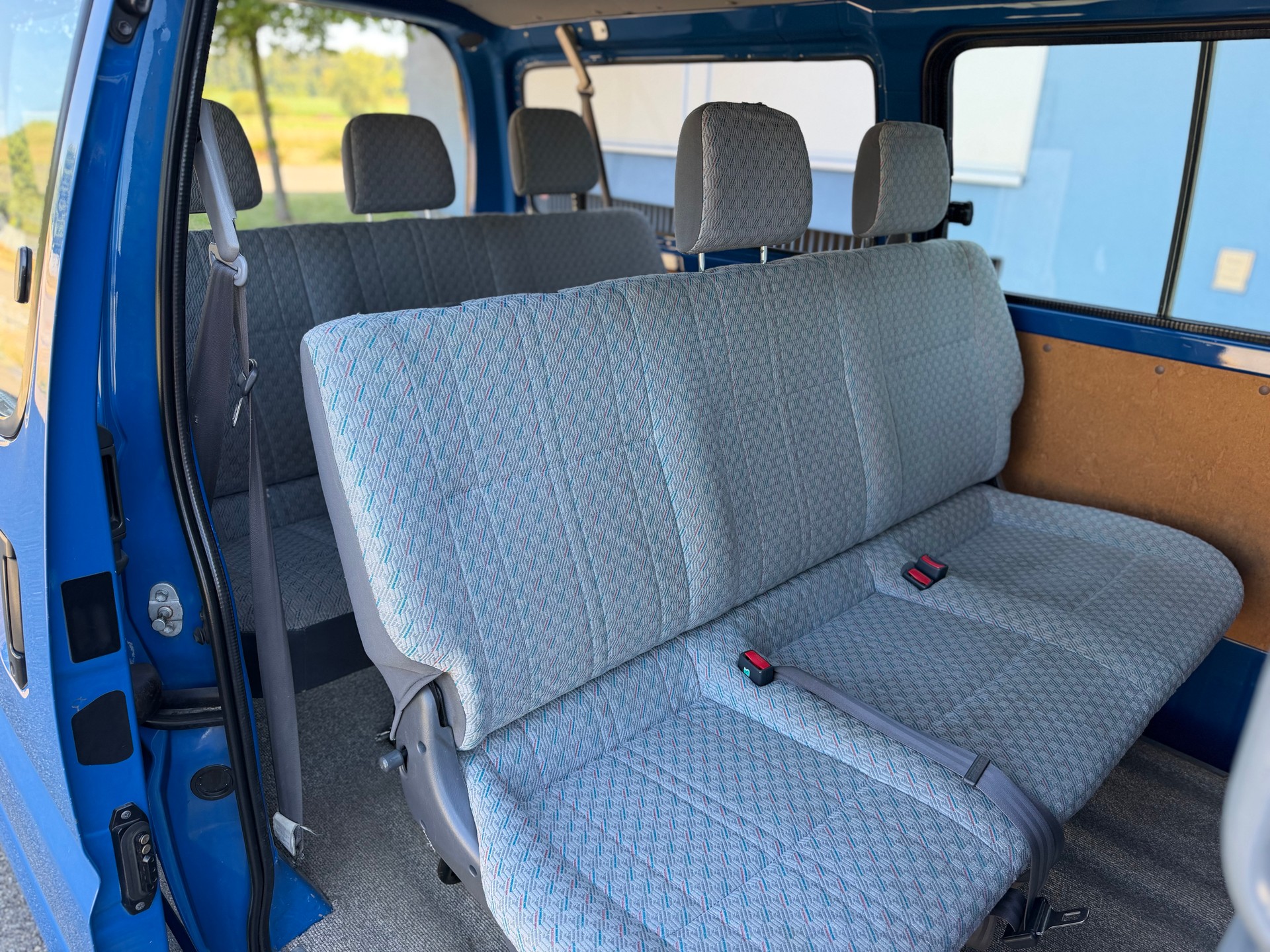 TOYOTA Hiace D-4D LWB 4WD Kombi-image-10