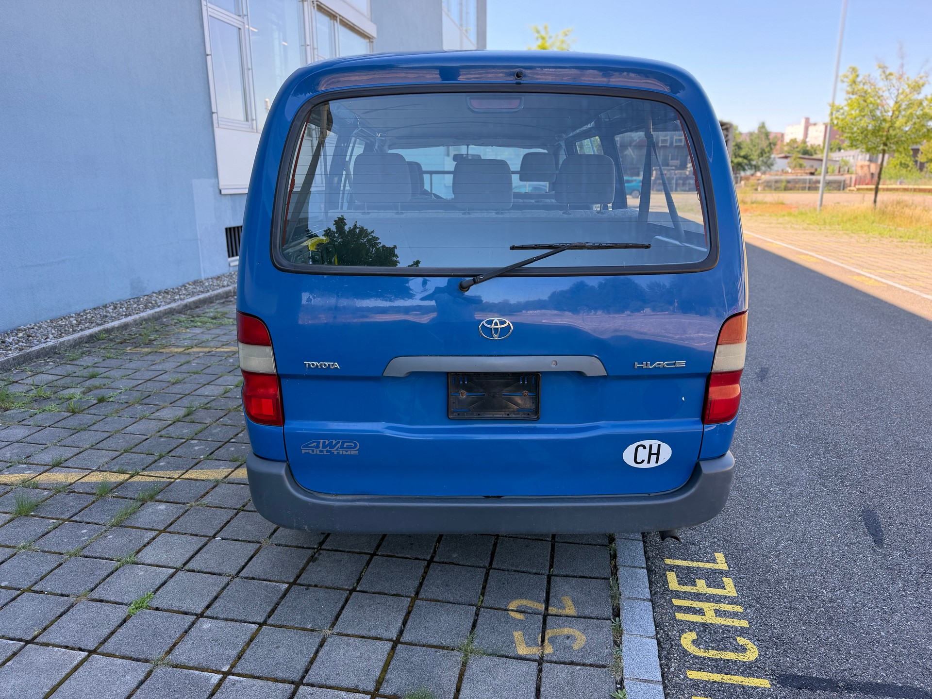 TOYOTA Hiace D-4D LWB 4WD Kombi-image-5