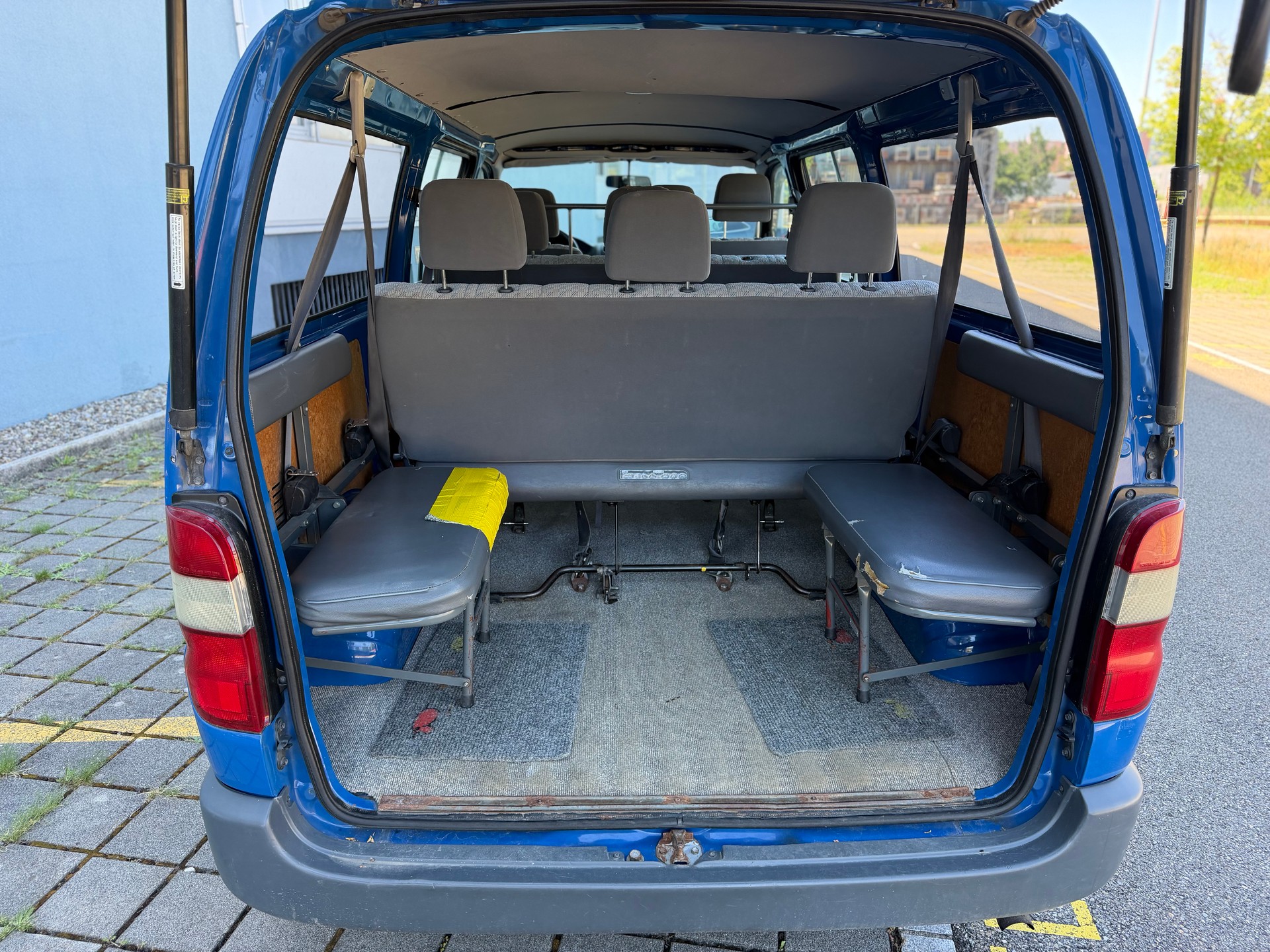 TOYOTA Hiace D-4D LWB 4WD Kombi-image-8