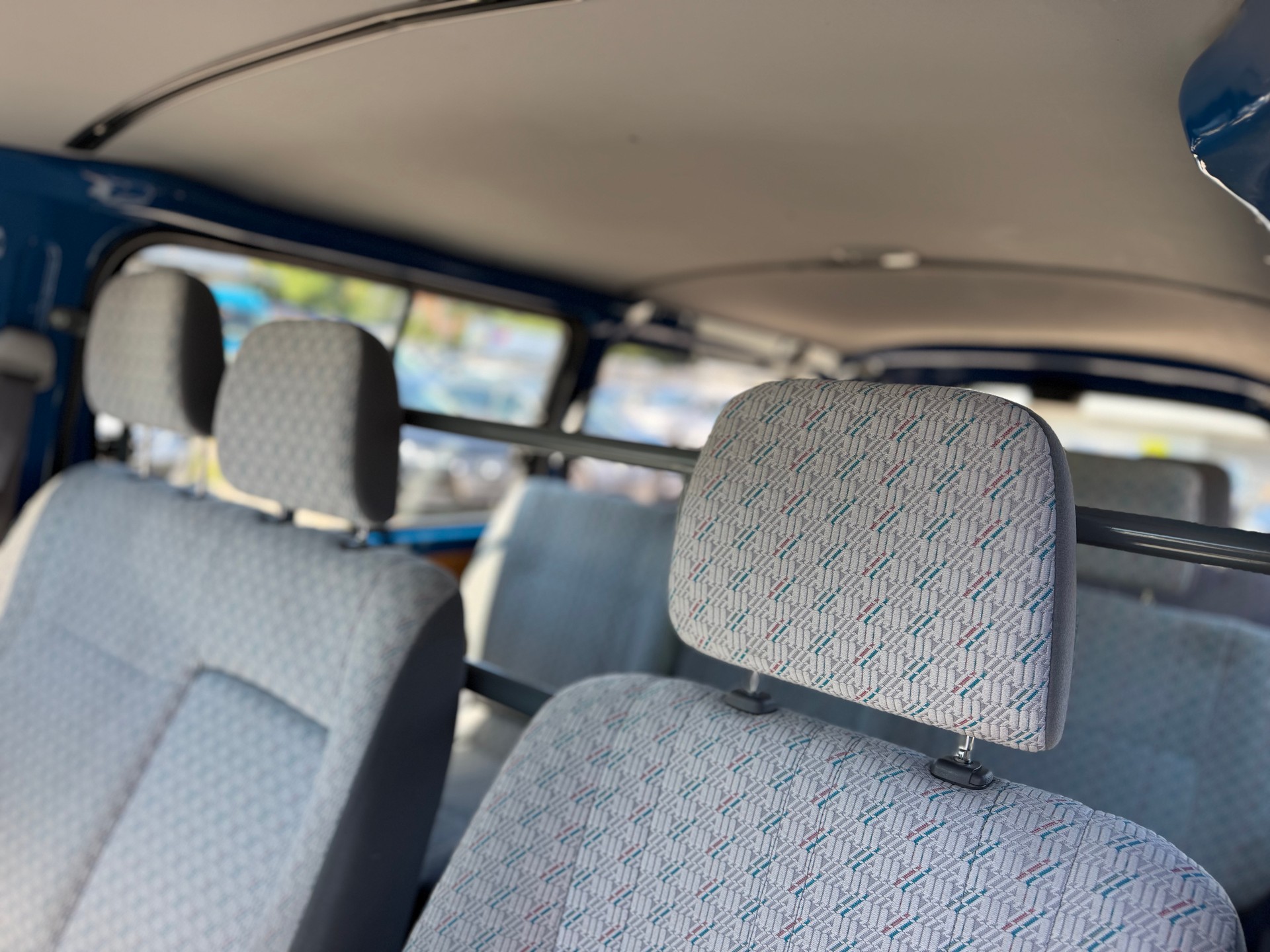 TOYOTA Hiace D-4D LWB 4WD Kombi-image-17