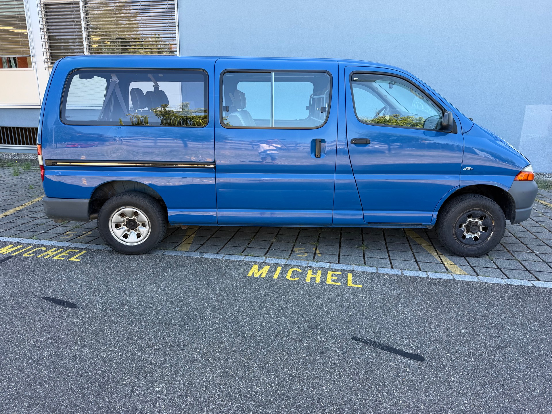 TOYOTA Hiace D-4D LWB 4WD Kombi-image-13