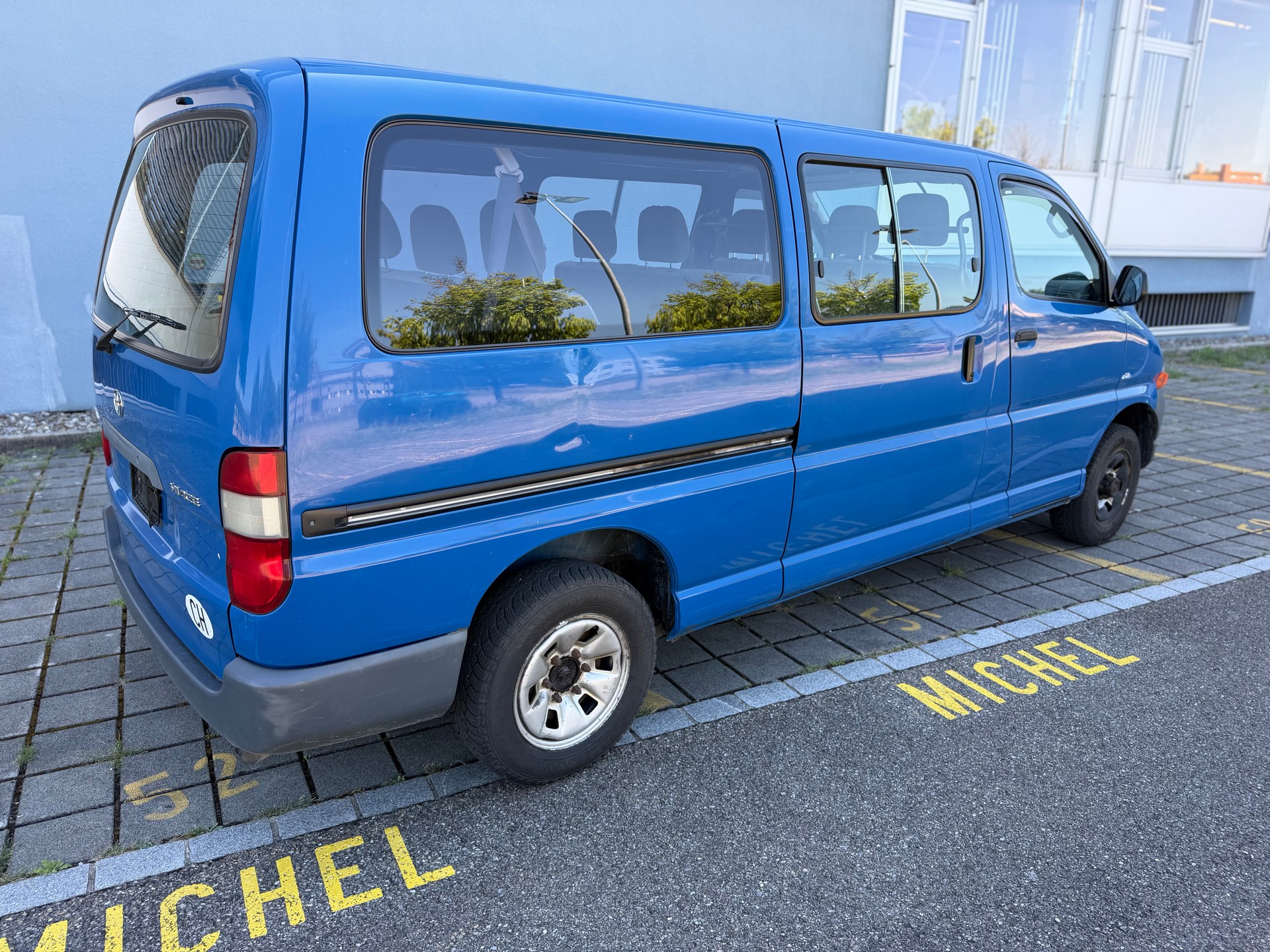 TOYOTA Hiace D-4D LWB 4WD Kombi-image-4