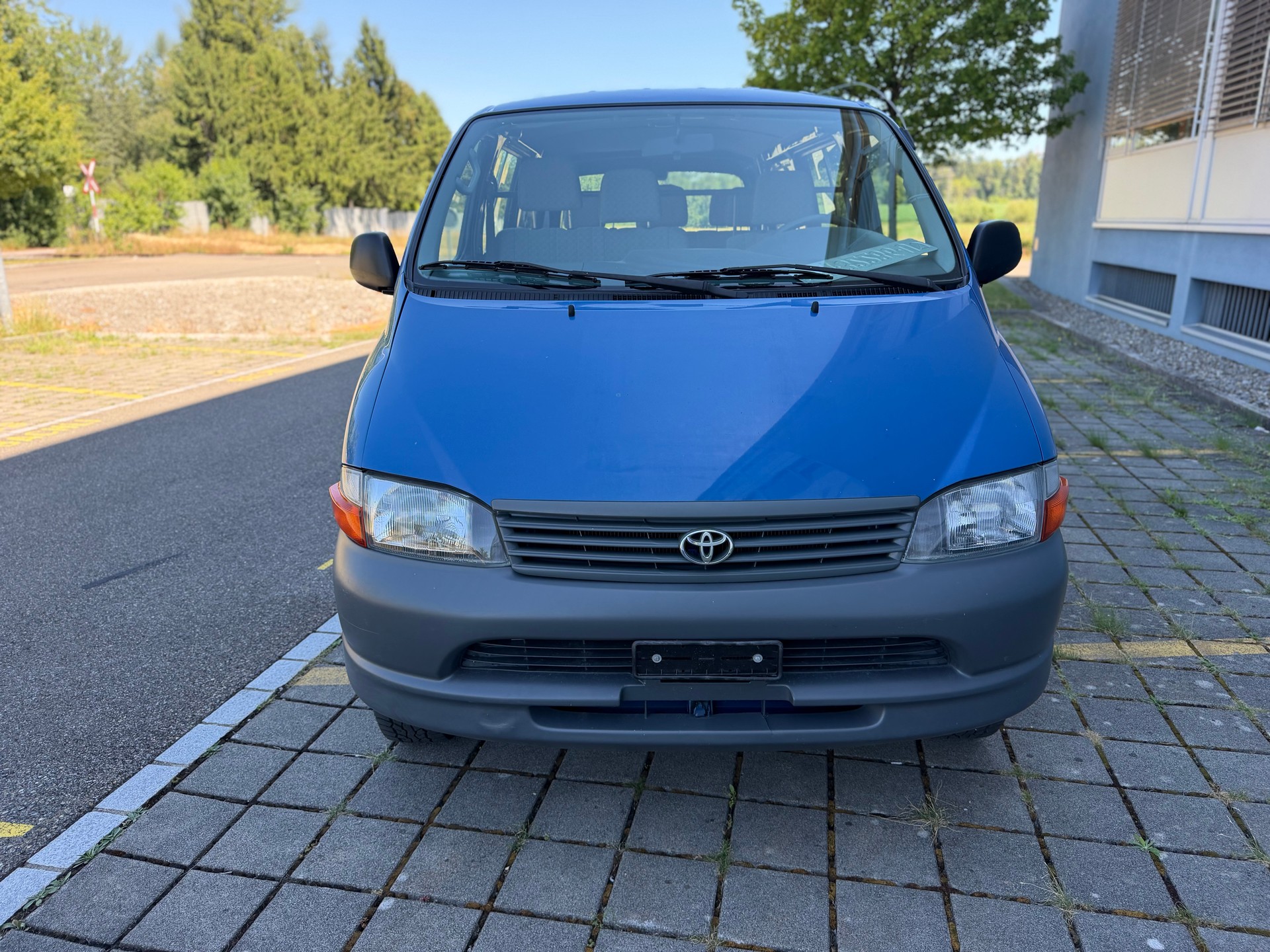 TOYOTA Hiace D-4D LWB 4WD Kombi-image-1