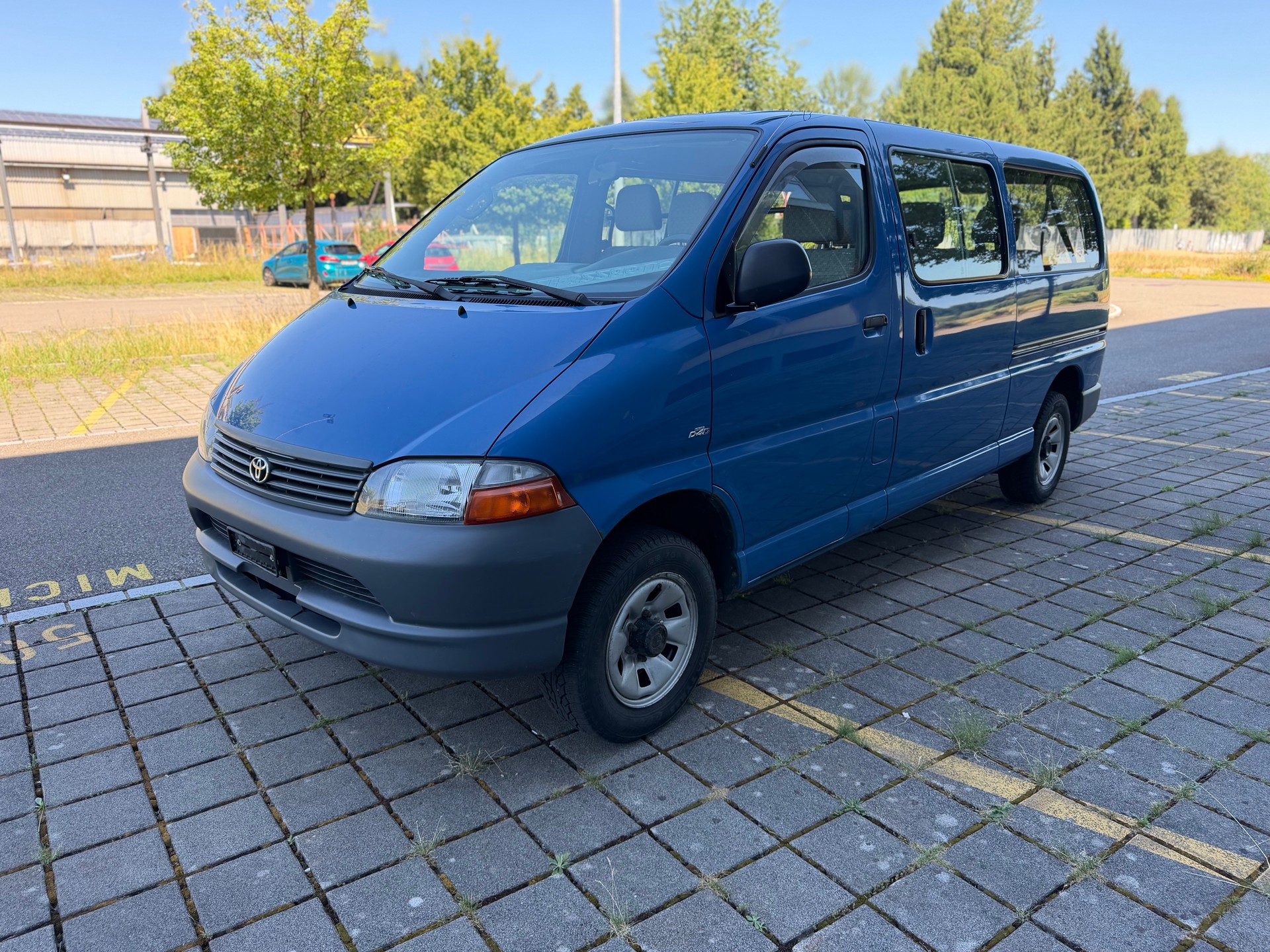 TOYOTA Hiace D-4D LWB 4WD Kombi-image-0