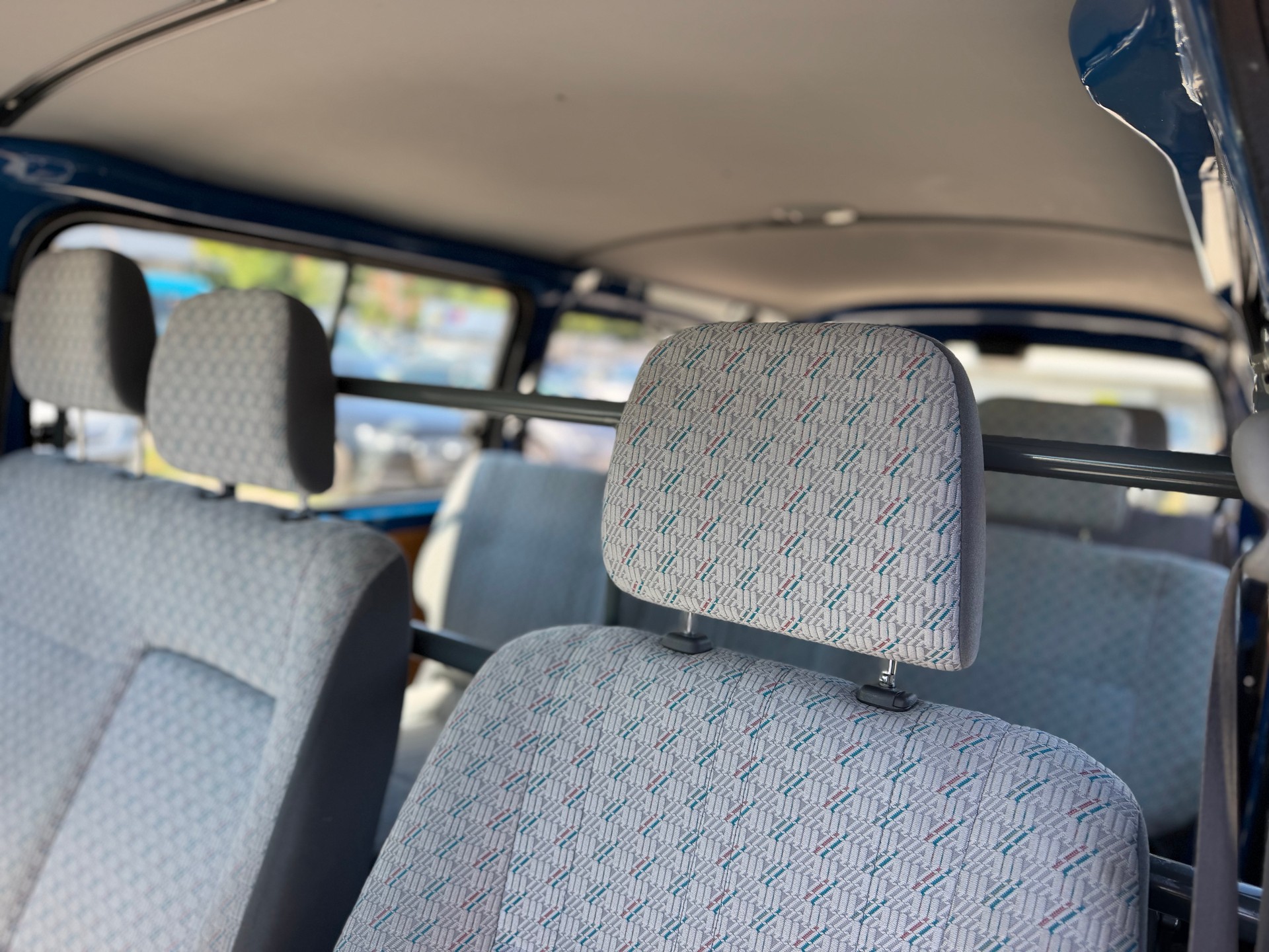 TOYOTA Hiace D-4D LWB 4WD Kombi-image-18