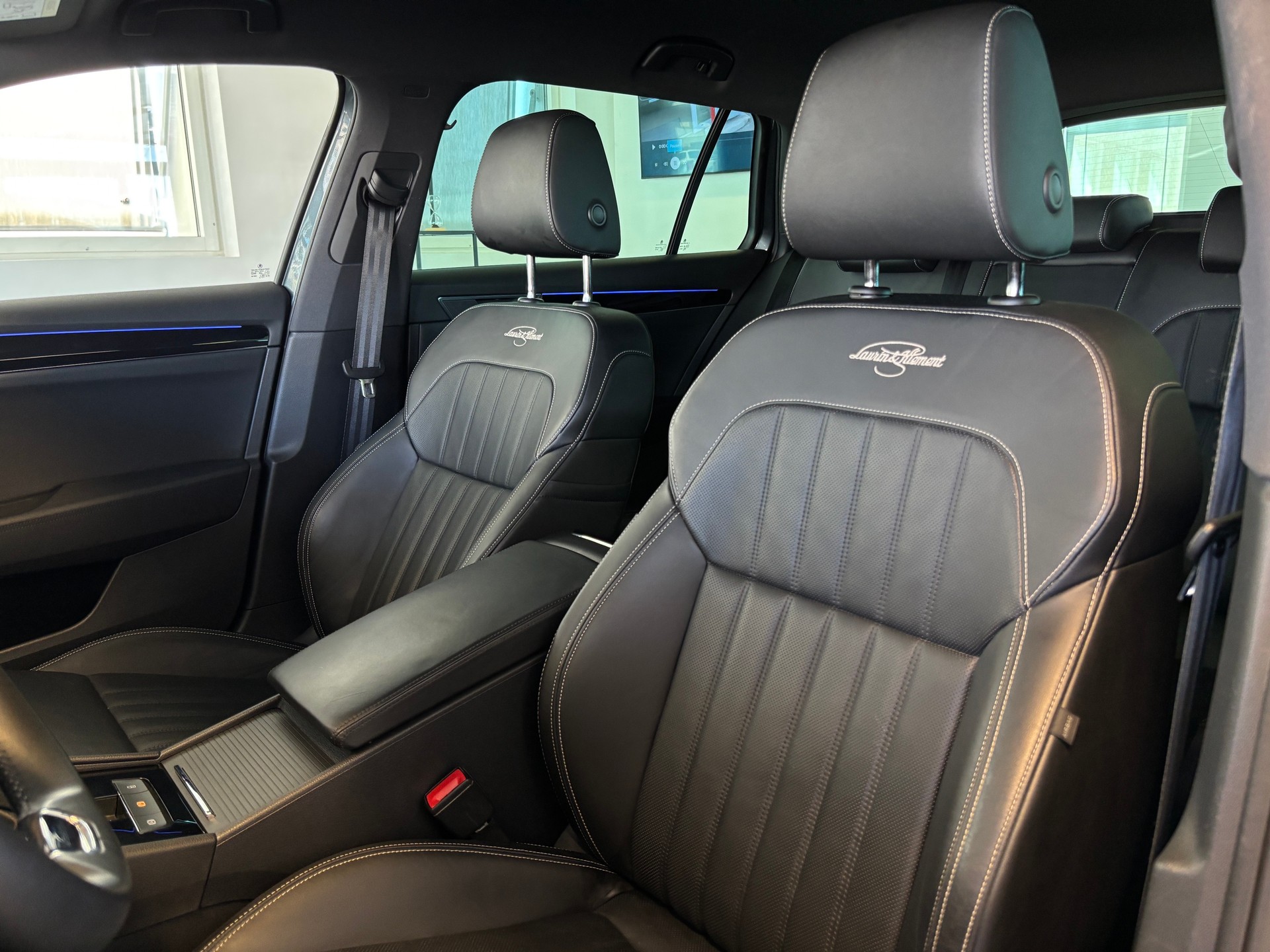 SKODA Superb Combi 2.0 TDi L&K 4x4 DSG-image-7