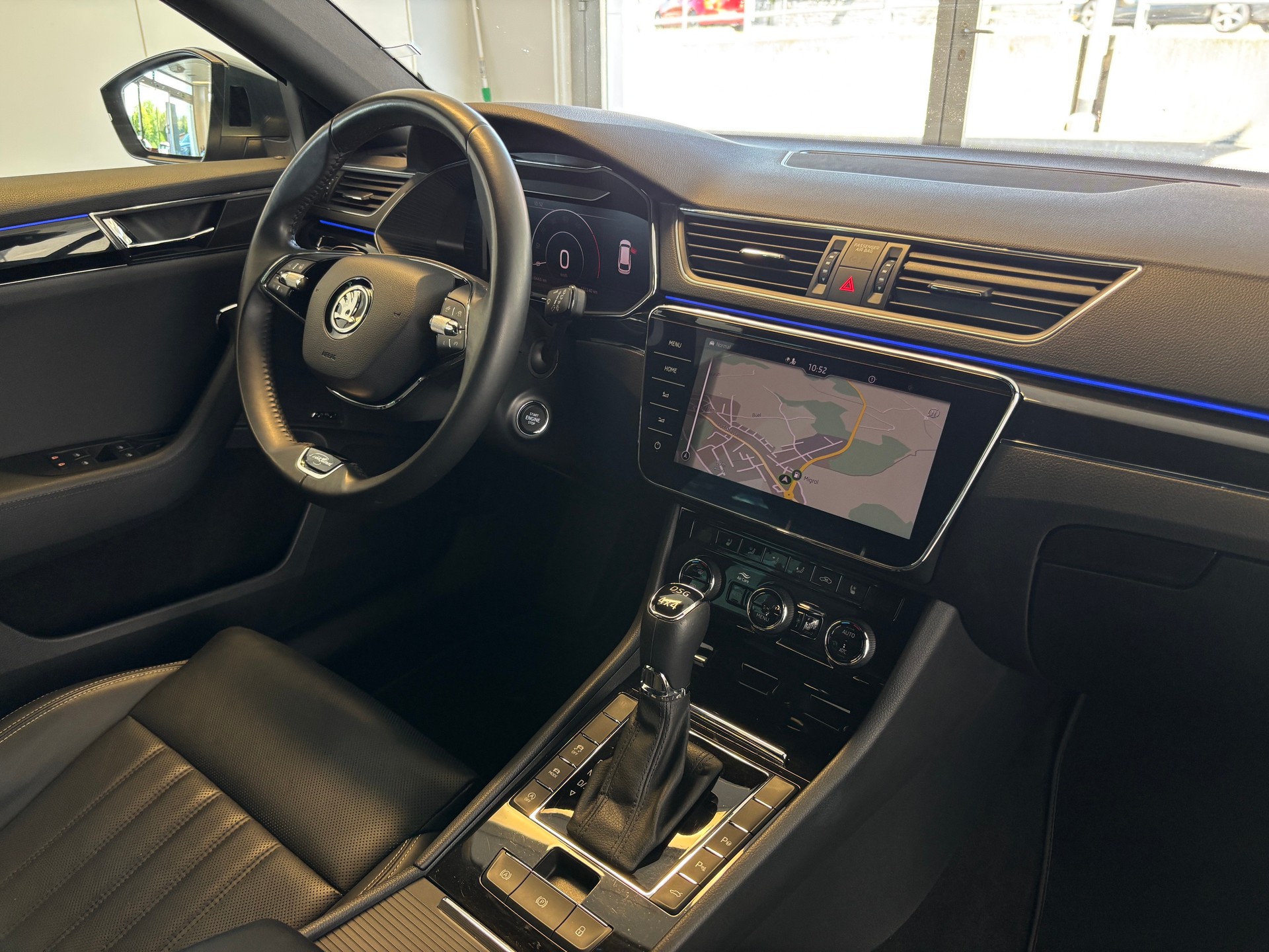 SKODA Superb Combi 2.0 TDi L&K 4x4 DSG-image-9