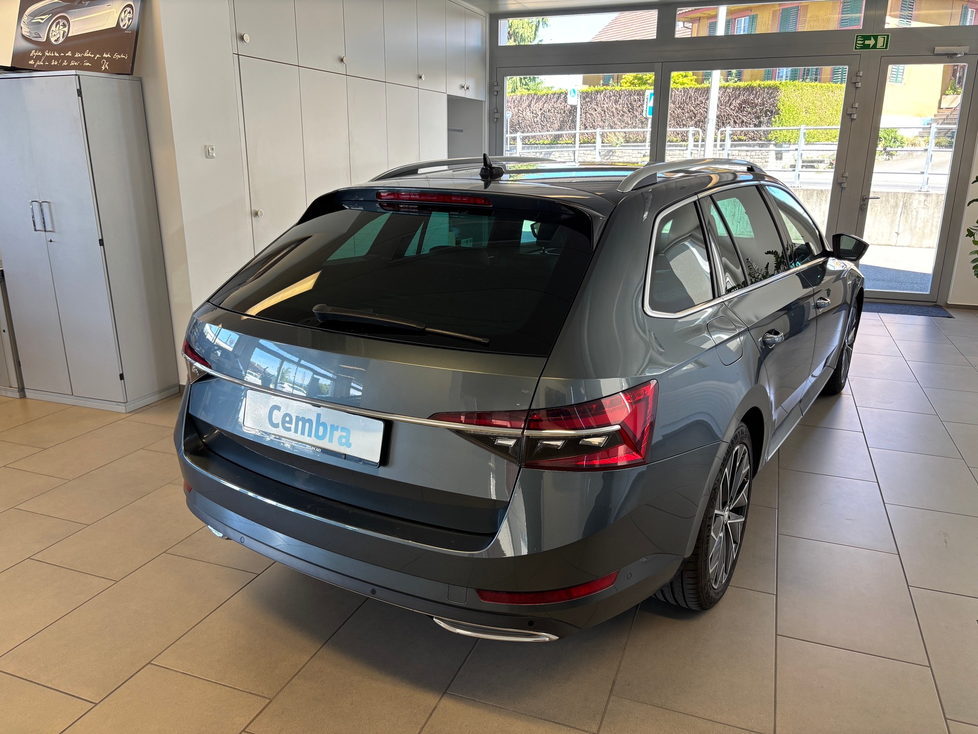SKODA Superb Combi 2.0 TDi L&K 4x4 DSG-image-2