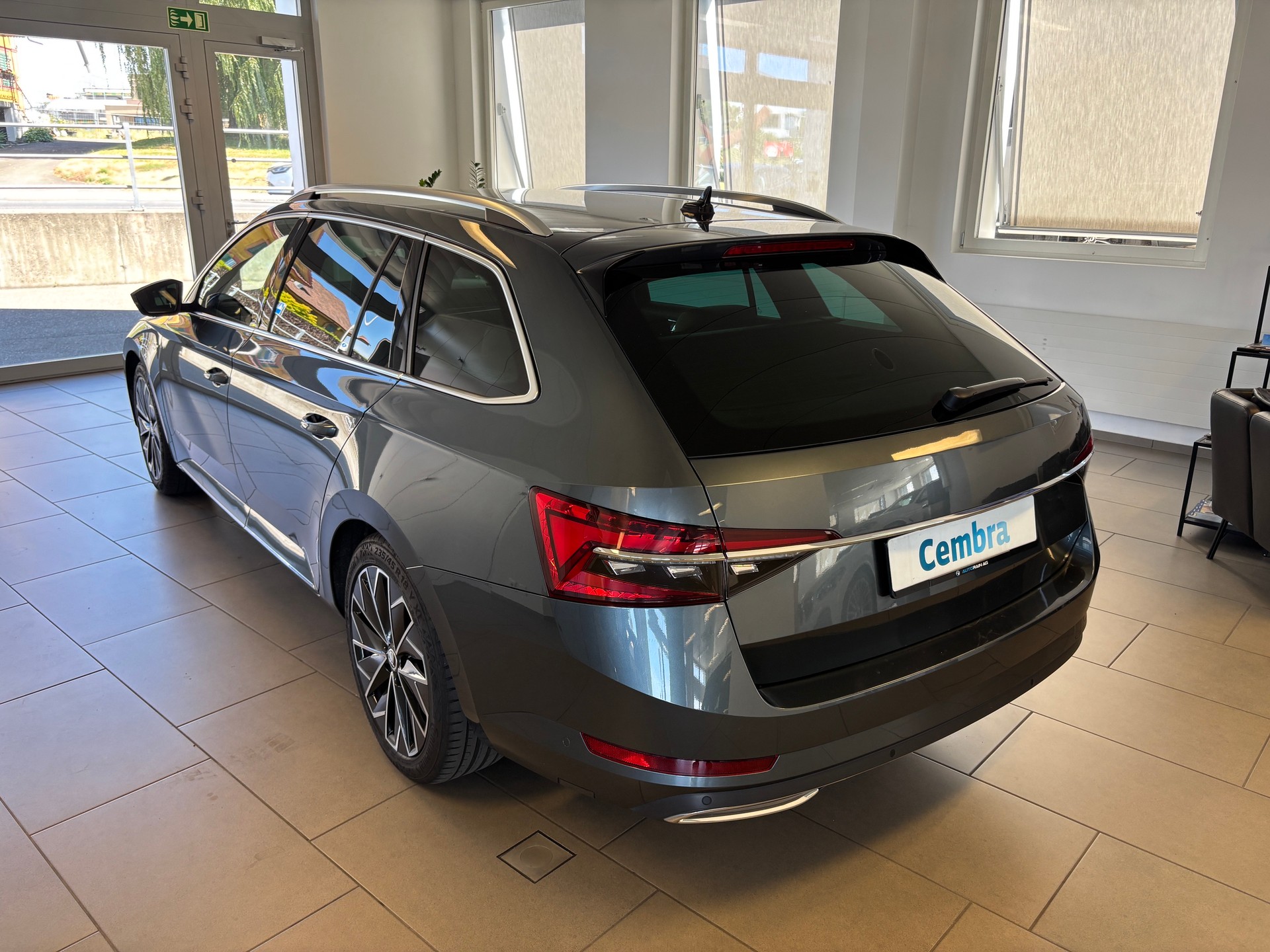 SKODA Superb Combi 2.0 TDi L&K 4x4 DSG-image-3