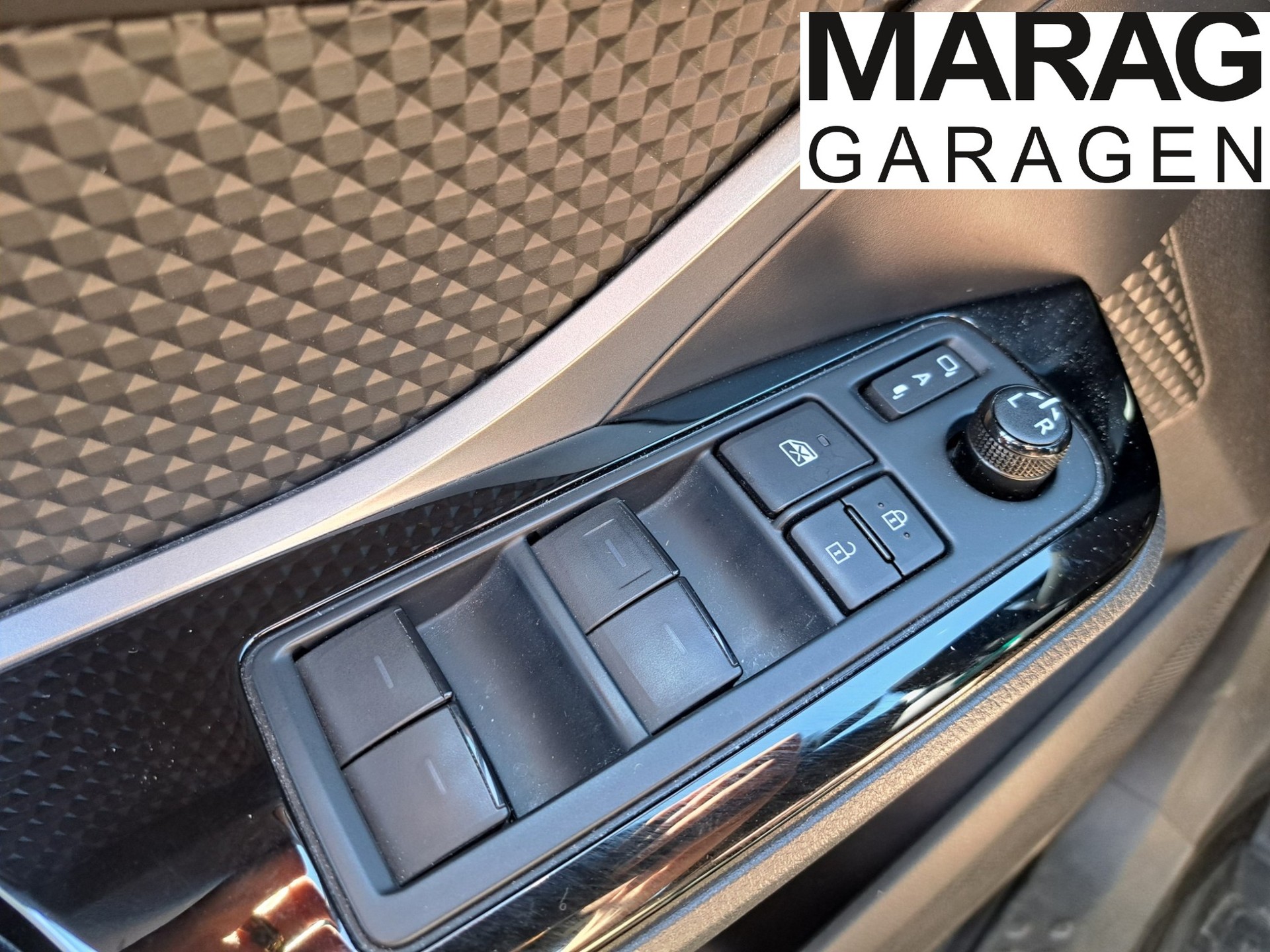 TOYOTA C-HR 2.0 HSD CVT GR Sport-image-14