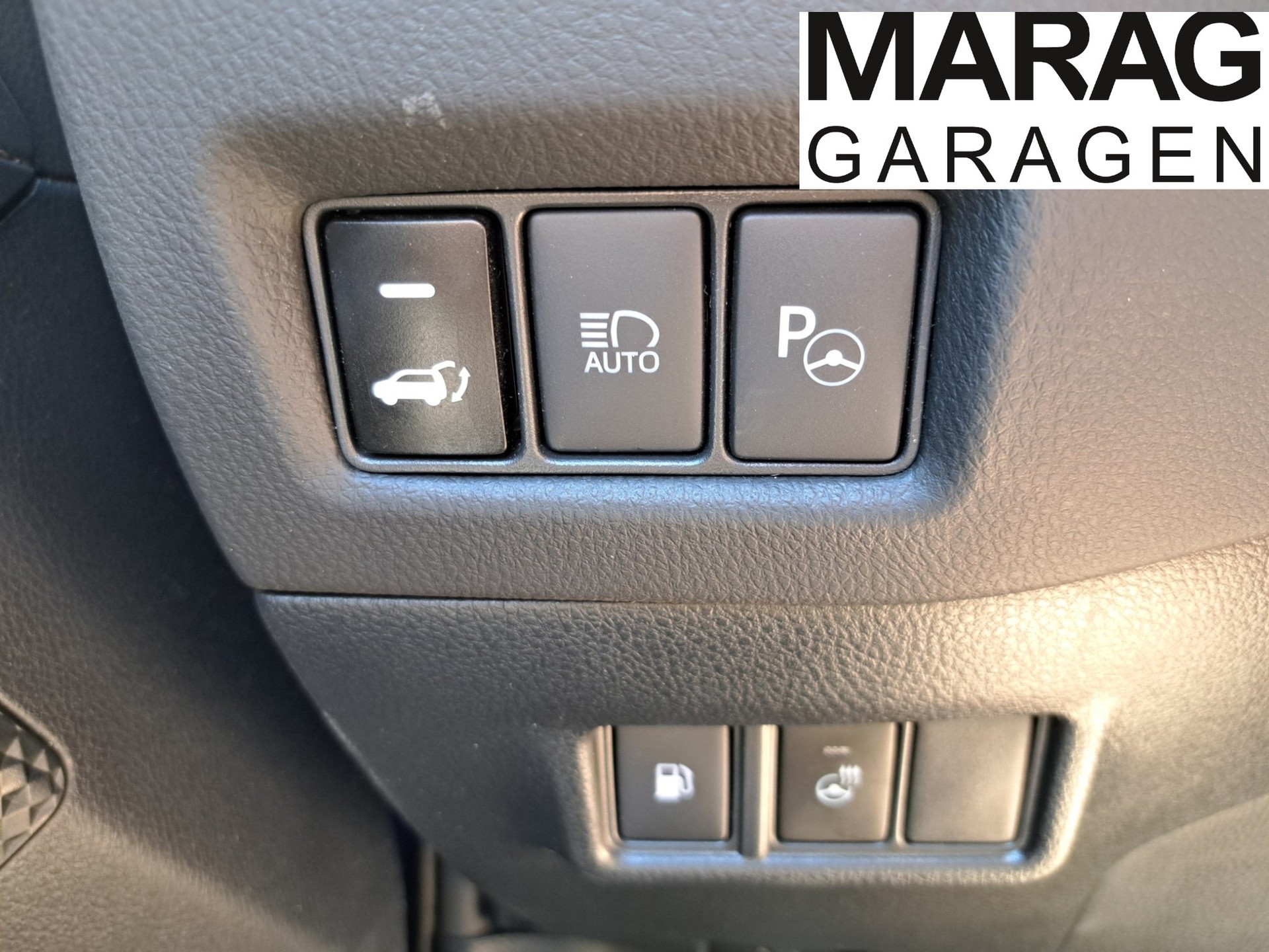 TOYOTA C-HR 2.0 HSD CVT GR Sport-image-13