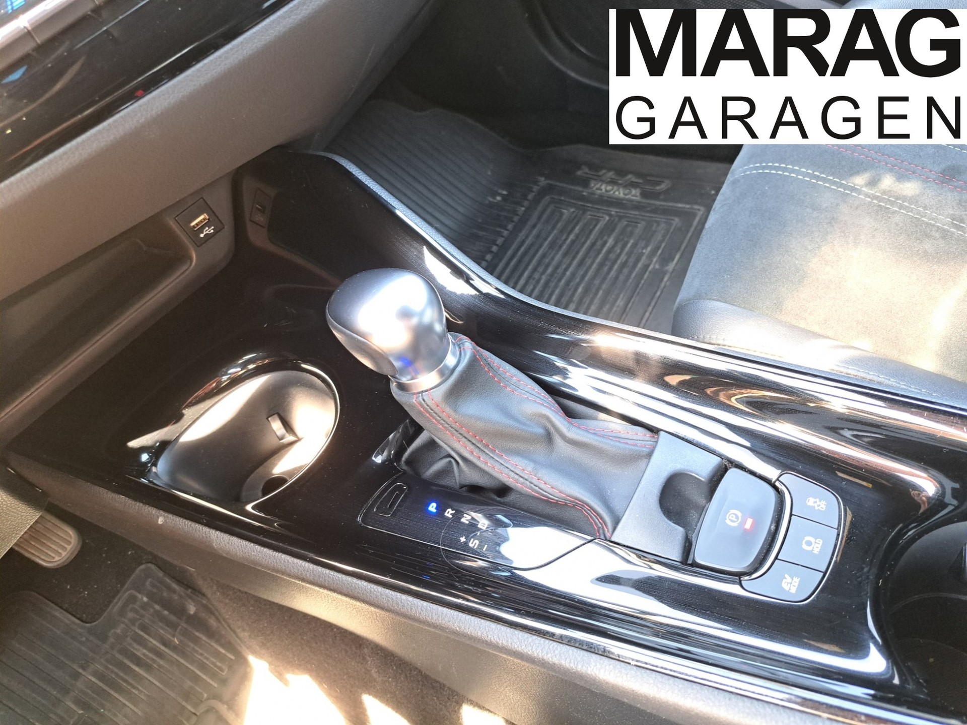 TOYOTA C-HR 2.0 HSD CVT GR Sport-image-12