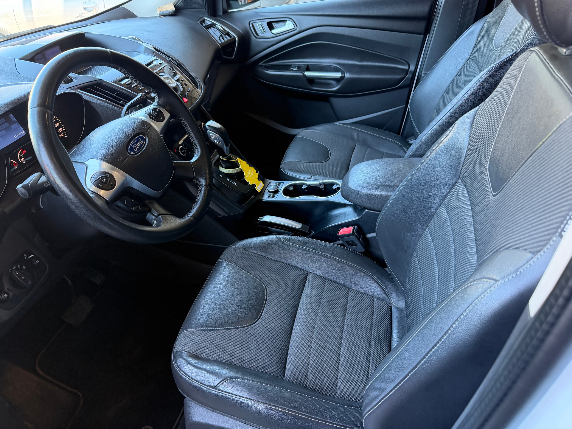 FORD Kuga 2.0 TDCi Titanium S 4WD PowerShift-image-12