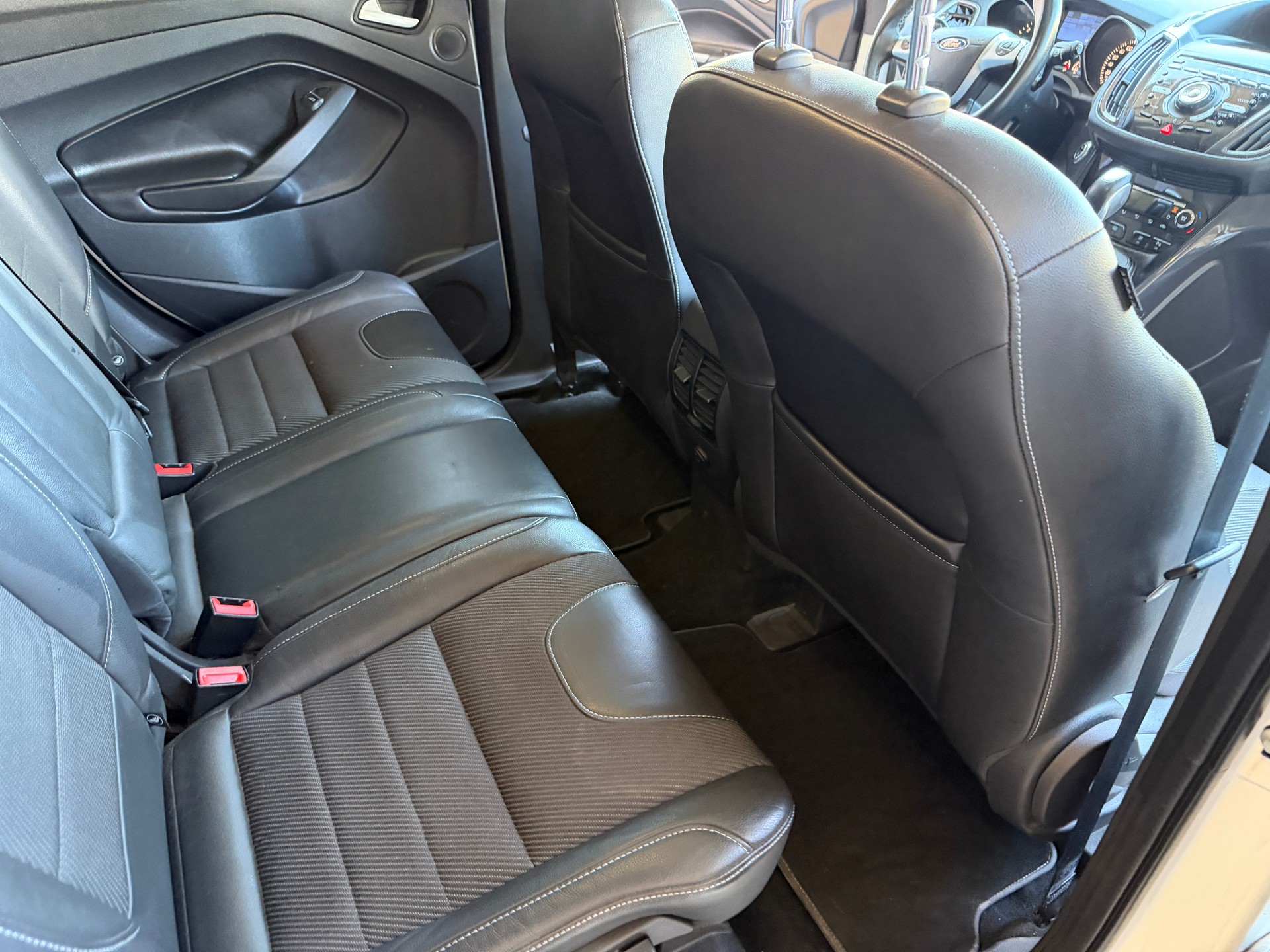 FORD Kuga 2.0 TDCi Titanium S 4WD PowerShift-image-11
