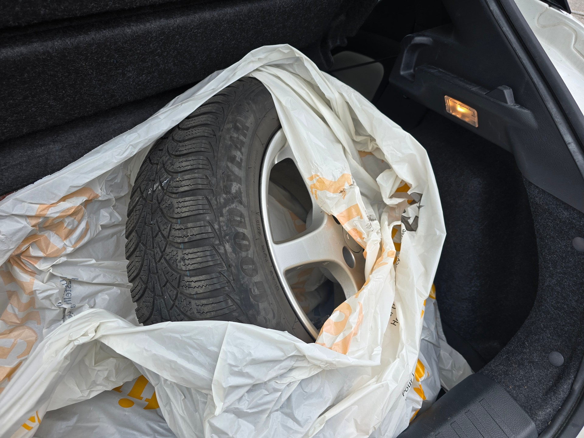 NISSAN Micra DIG-T 117 n-connecta-image-10