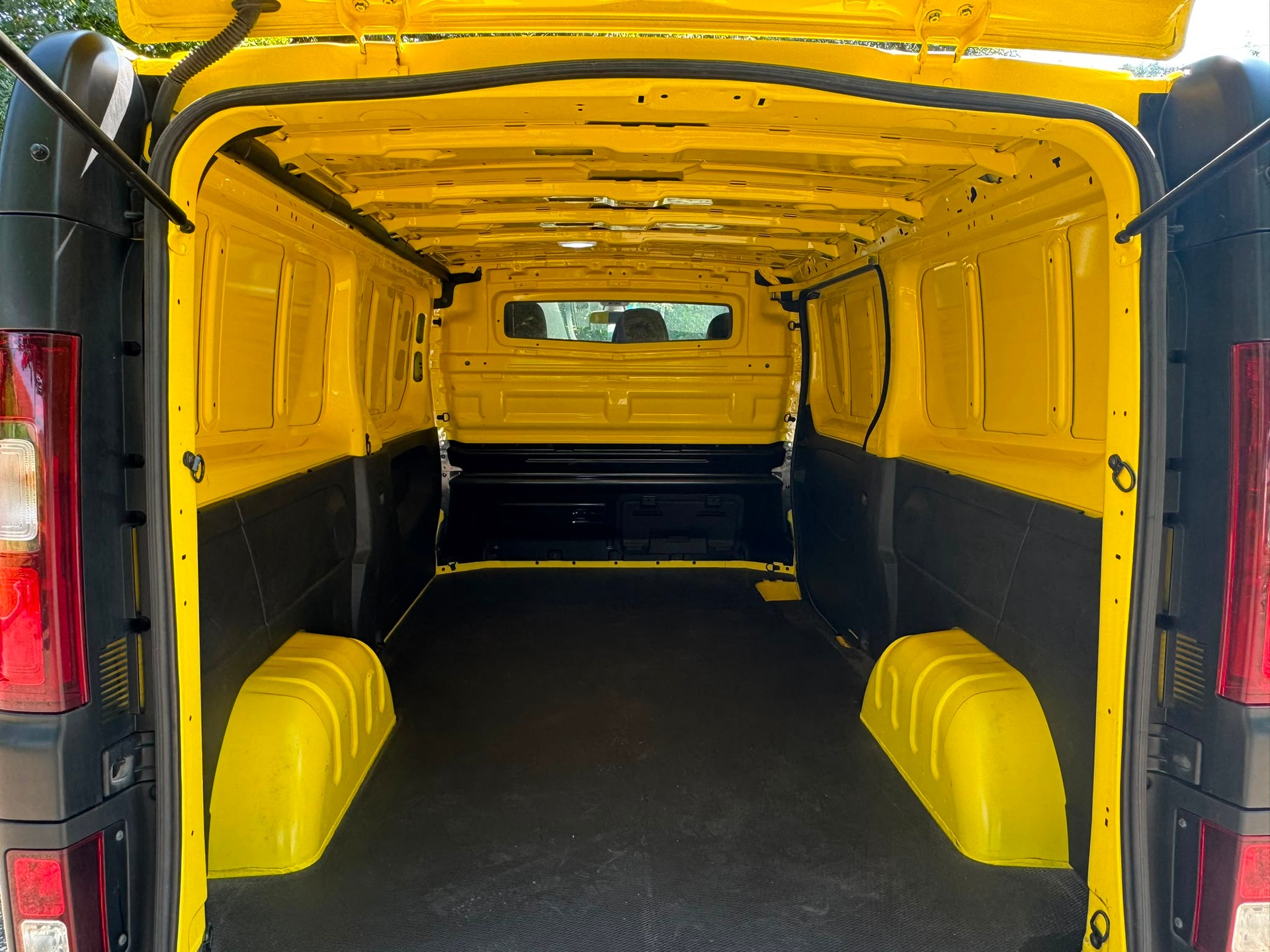 RENAULT Trafic 2.0 Energy dCi 120 3.0t Business L2H1-image-4