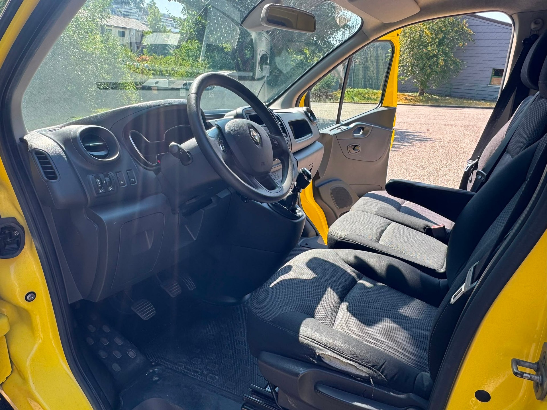 RENAULT Trafic 2.0 Energy dCi 120 3.0t Business L2H1-image-15