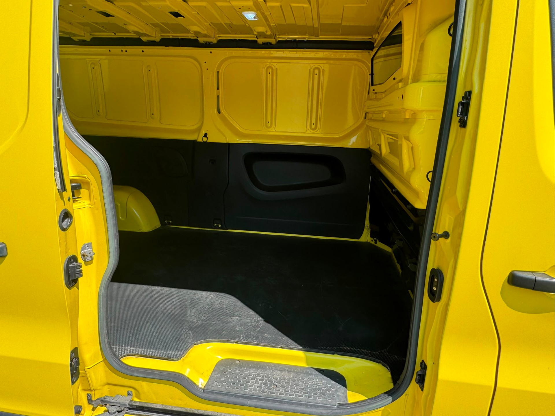 RENAULT Trafic 2.0 Energy dCi 120 3.0t Business L2H1-image-7