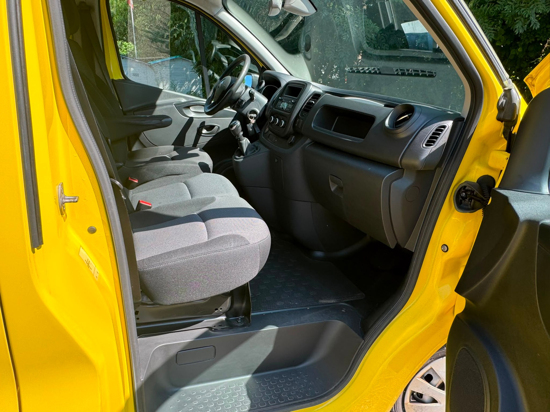 RENAULT Trafic 2.0 Energy dCi 120 3.0t Business L2H1-image-8