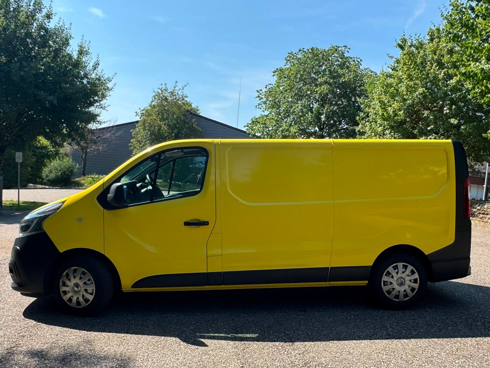 RENAULT Trafic 2.0 Energy dCi 120 3.0t Business L2H1-image-1
