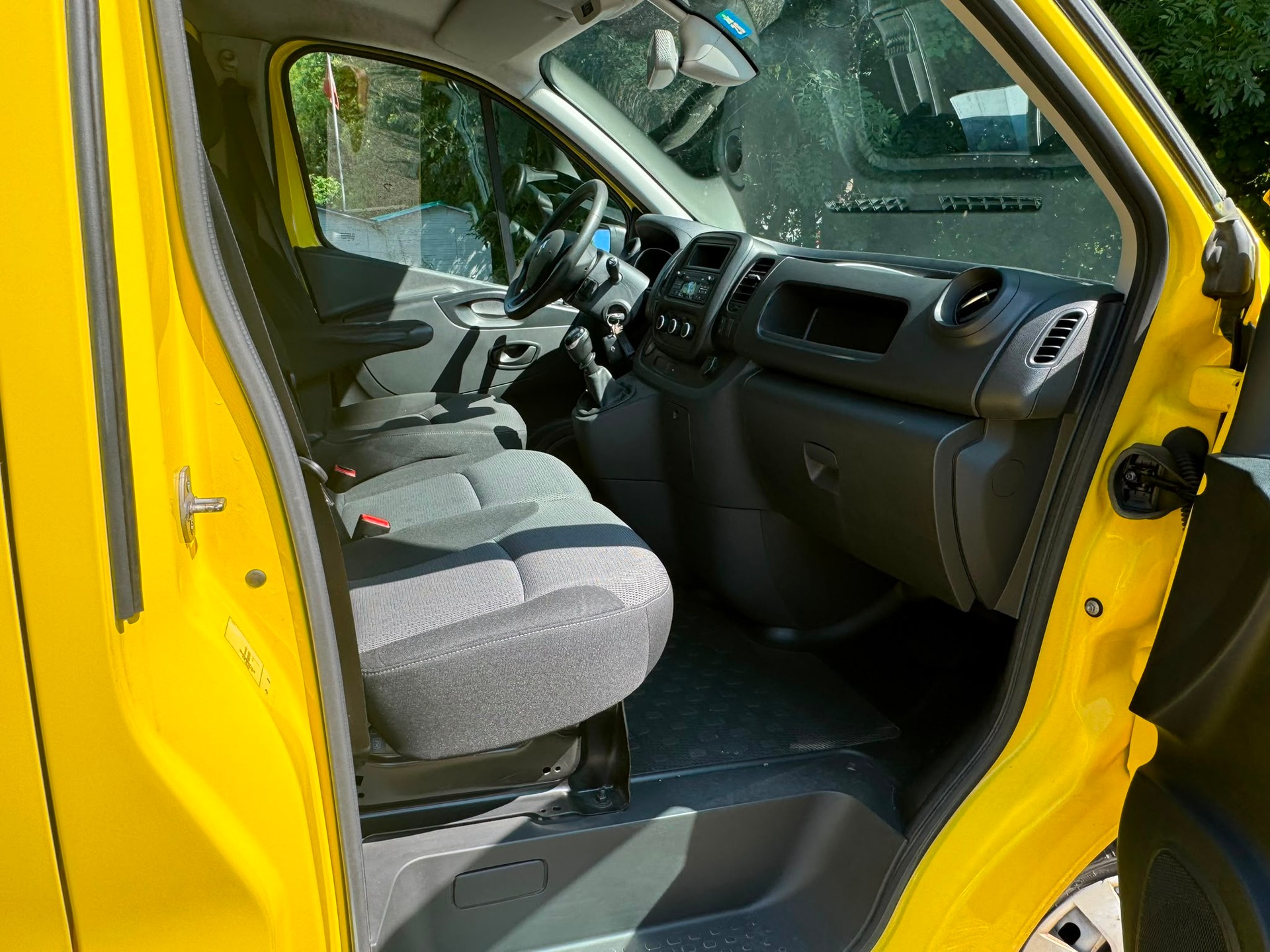 RENAULT Trafic 2.0 Energy dCi 120 3.0t Business L2H1-image-9