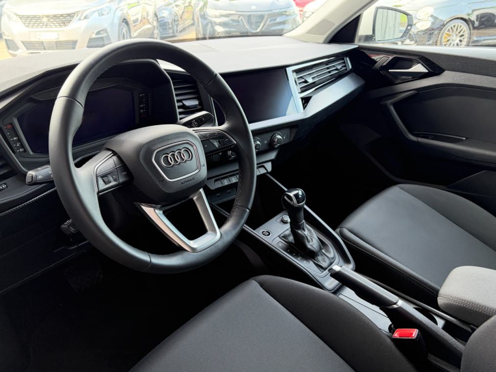 AUDI A1 Sportback 30 TFSI Attraction S-tronic-image-3